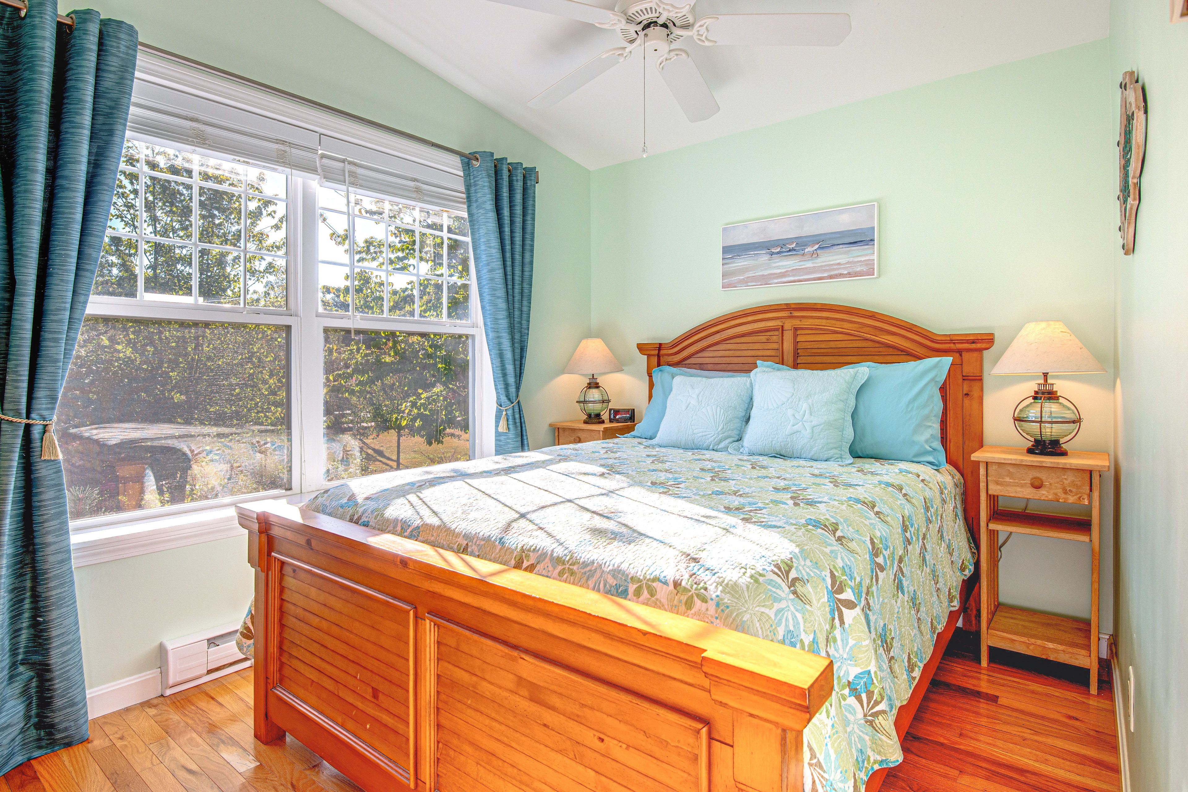 Bedroom | Queen Bed