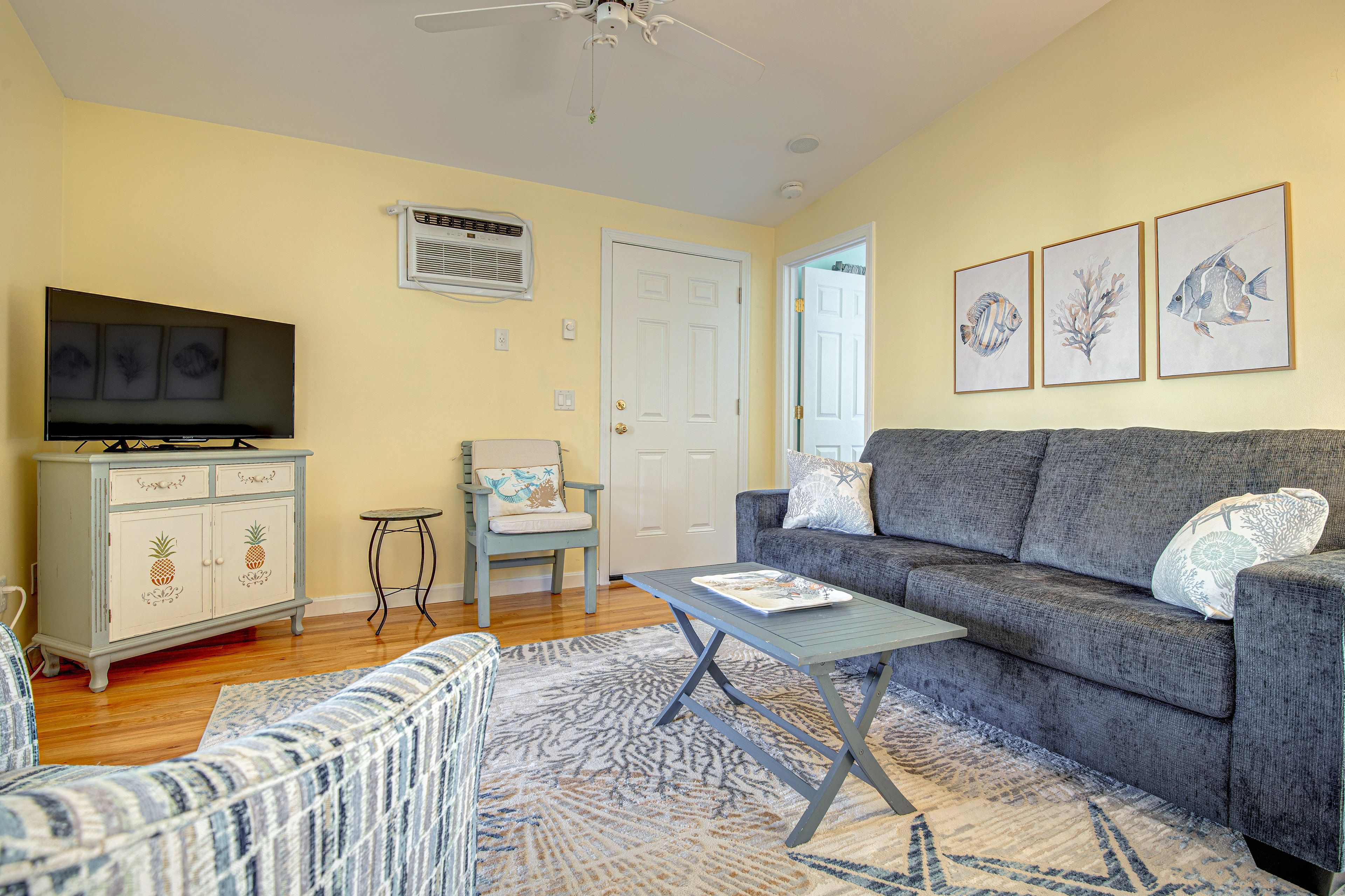 Living Room | Queen Sleeper Sofa