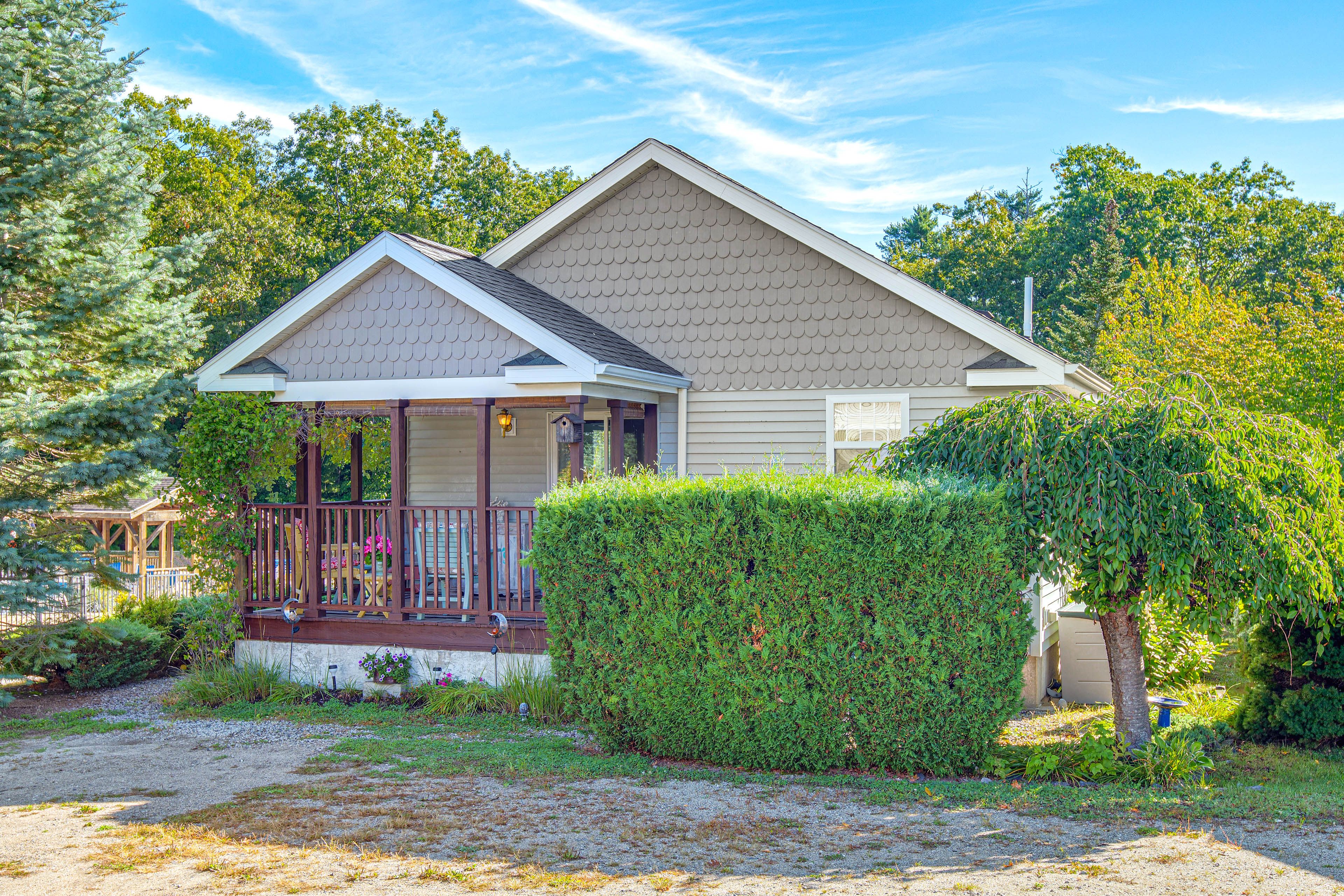 Exterior | Driveway (2 Vehicles)