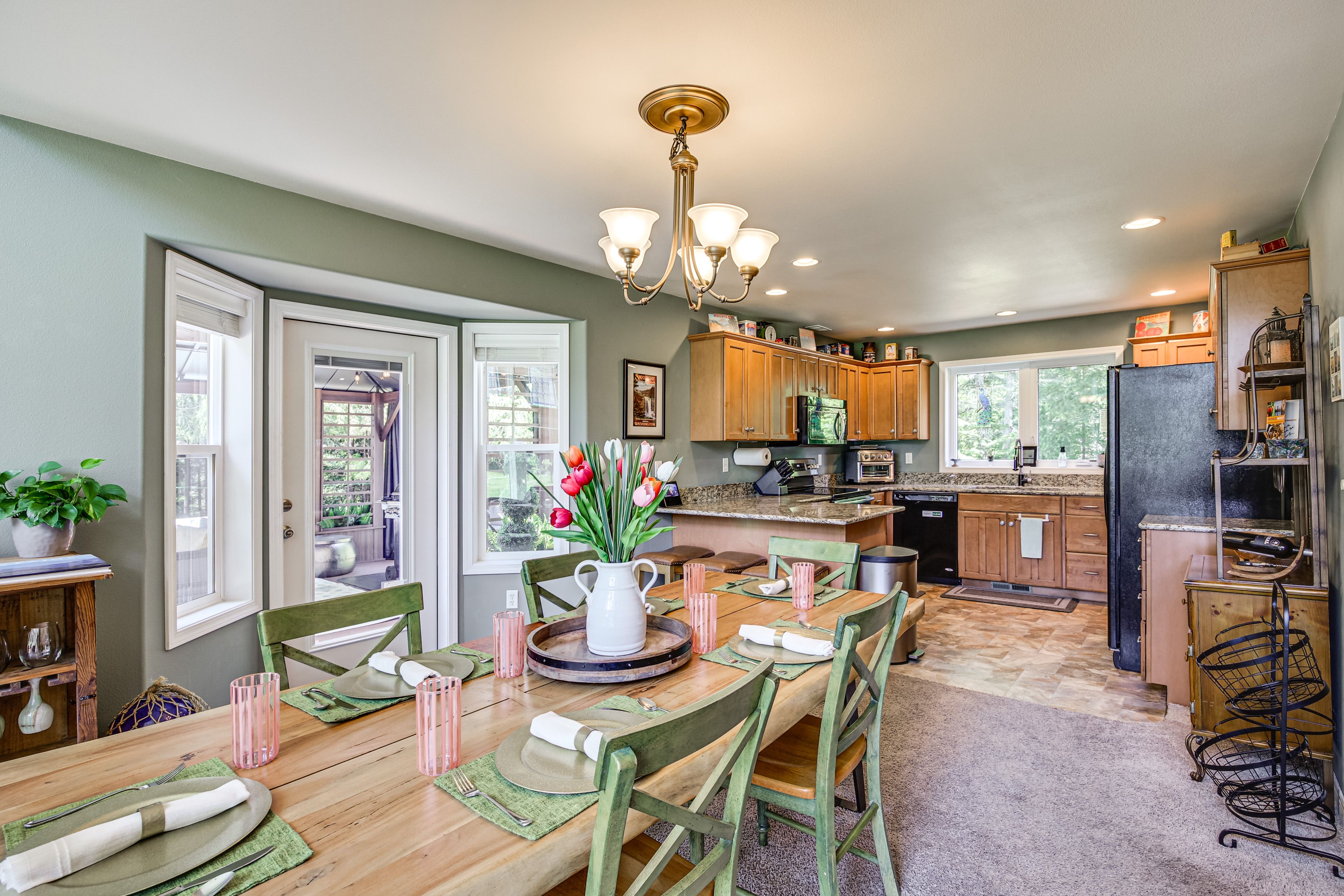 Black Hawk House | Dining Area & Kitchen | 1st Floor