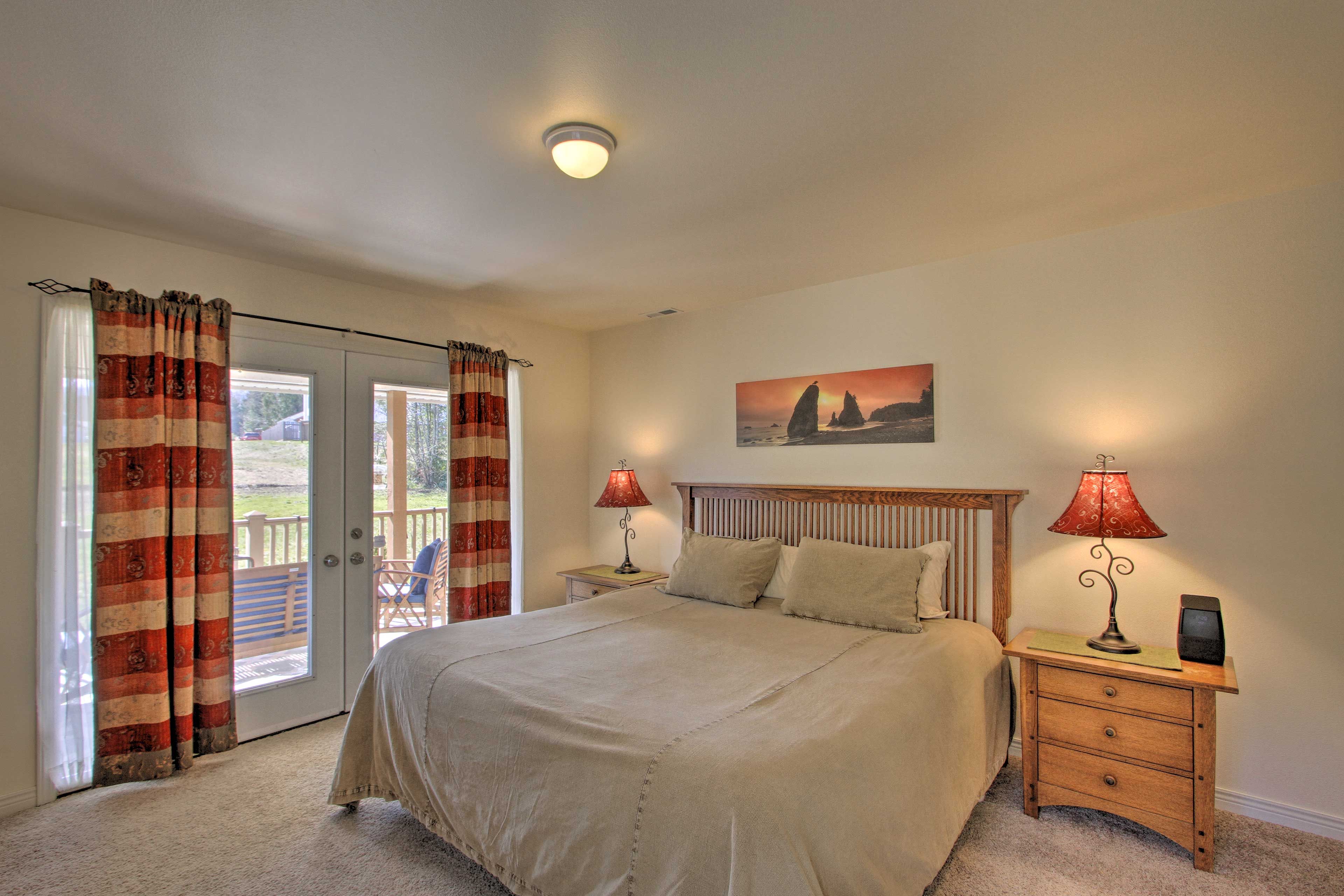 Bedroom 1 | King Bed | 1st Floor