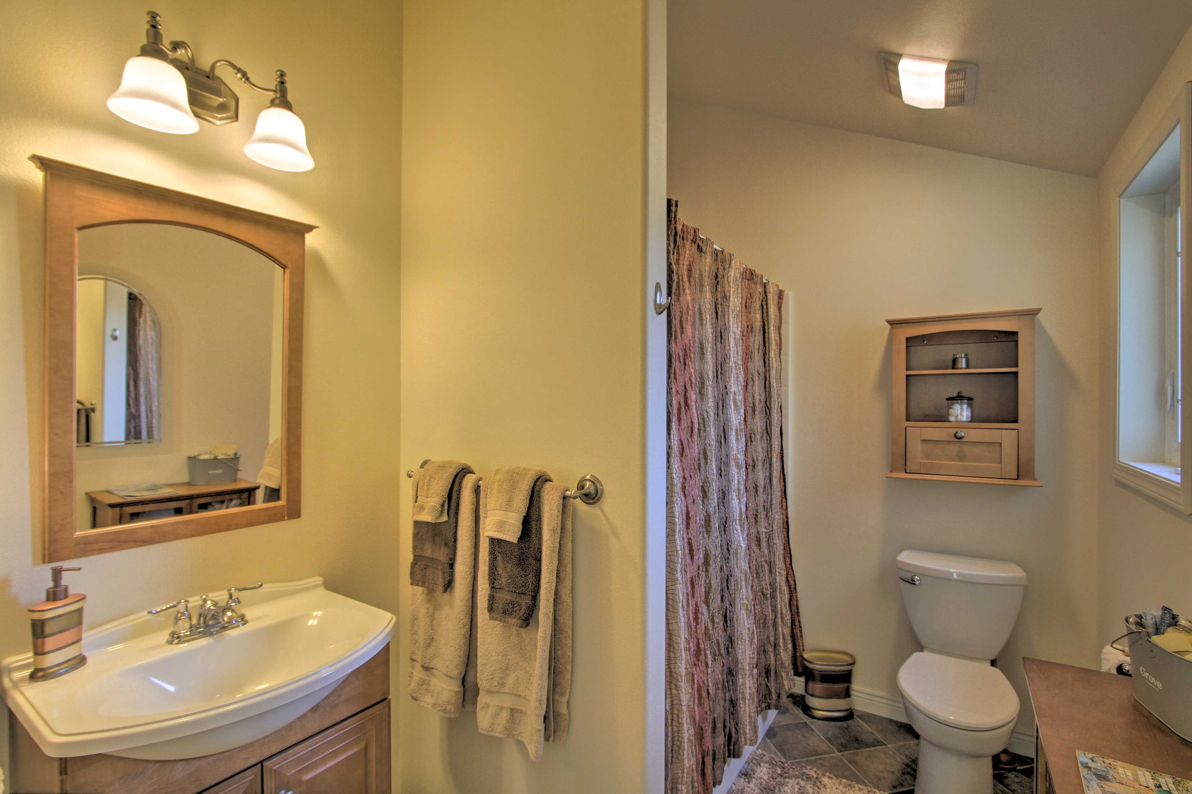 Bathroom | 2nd Floor