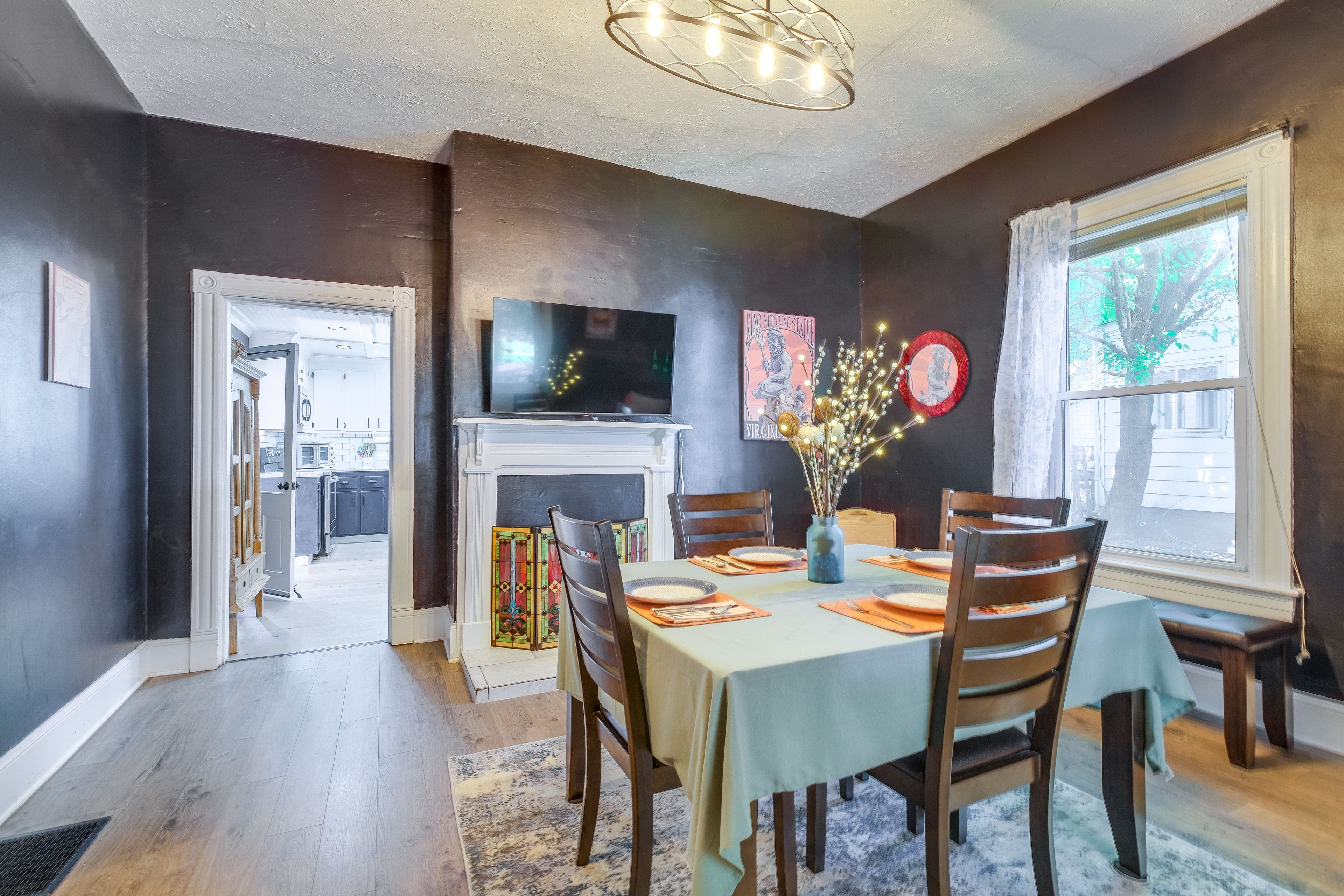 Mansfield Manor | Dining Room | Central Heat & A/C | WiFi