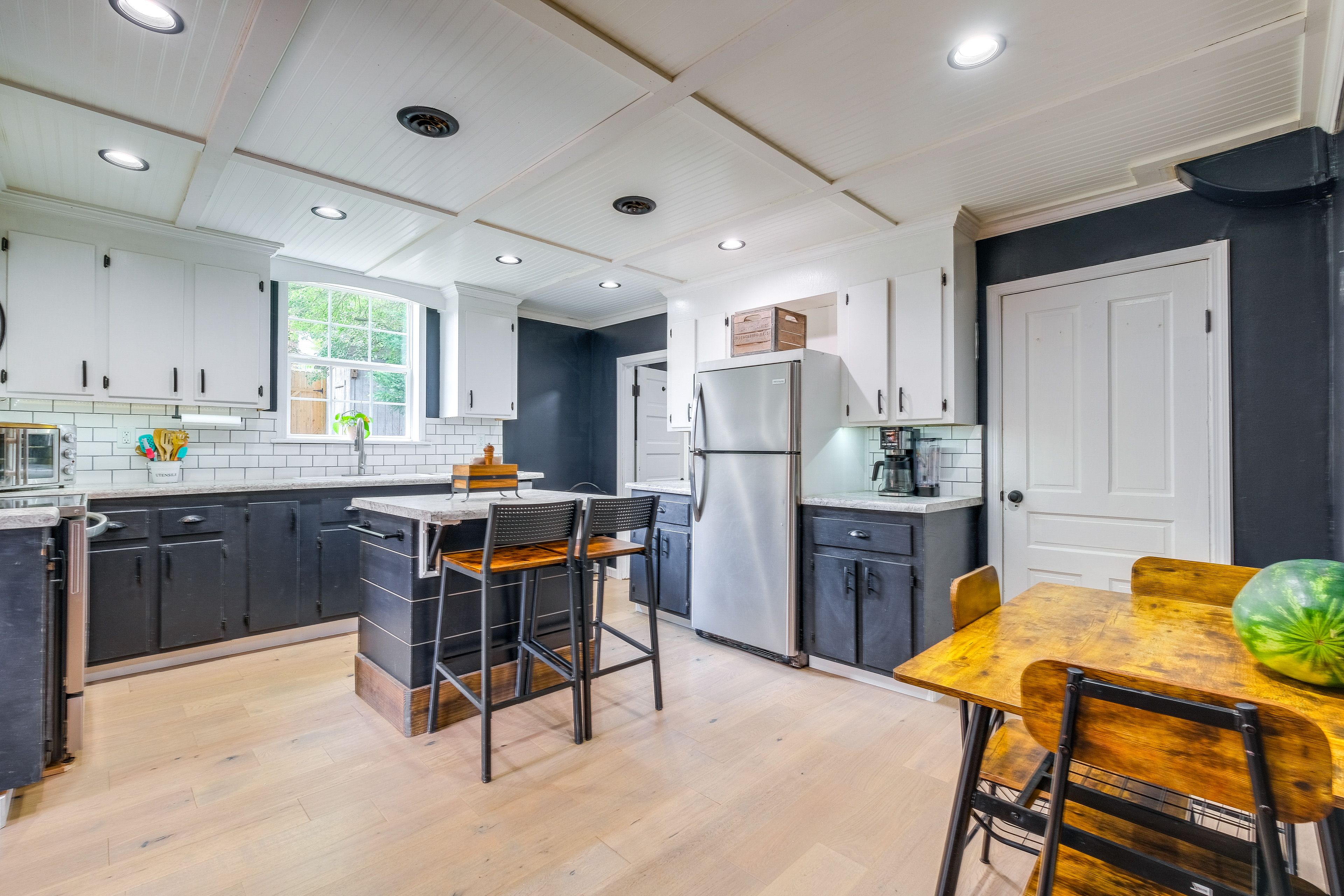 Mansfield Manor | Kitchen | Dishwasher | Microwave | 1st Floor