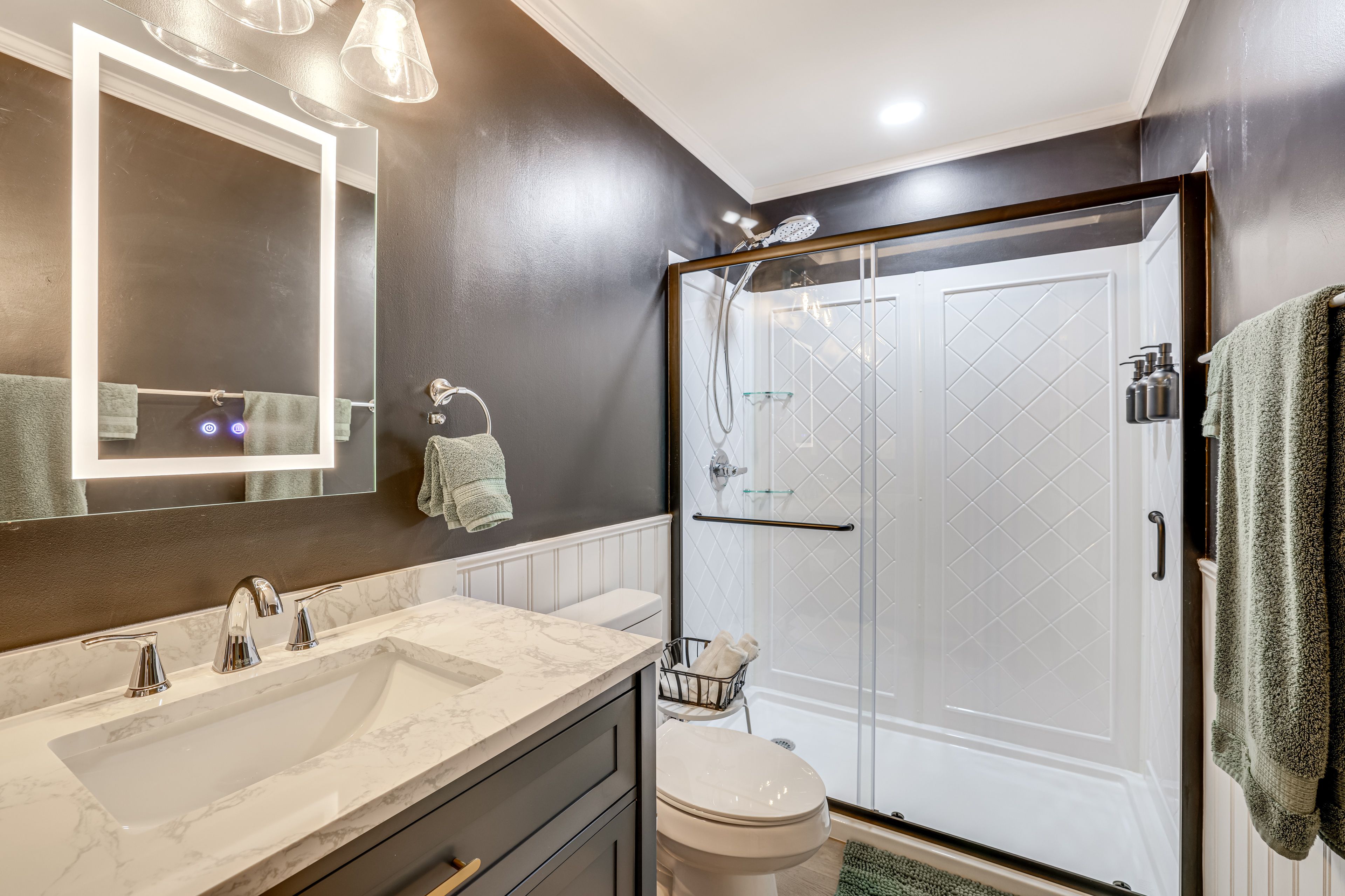 Mansfield Manor | Full Bathroom