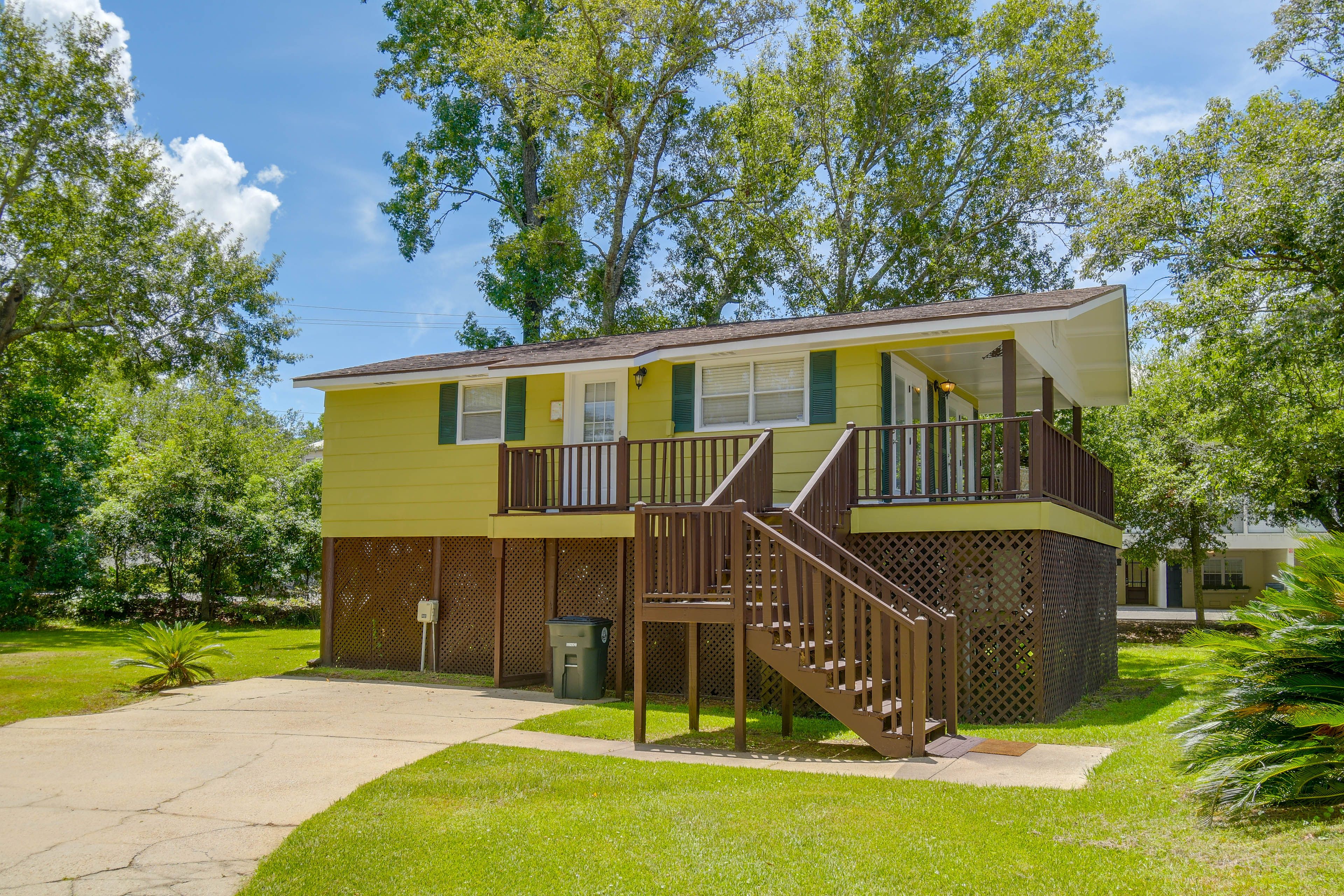 Fairhope Vacation Rental | 2BR | 1BA | 700 Sq Ft | Stairs Required