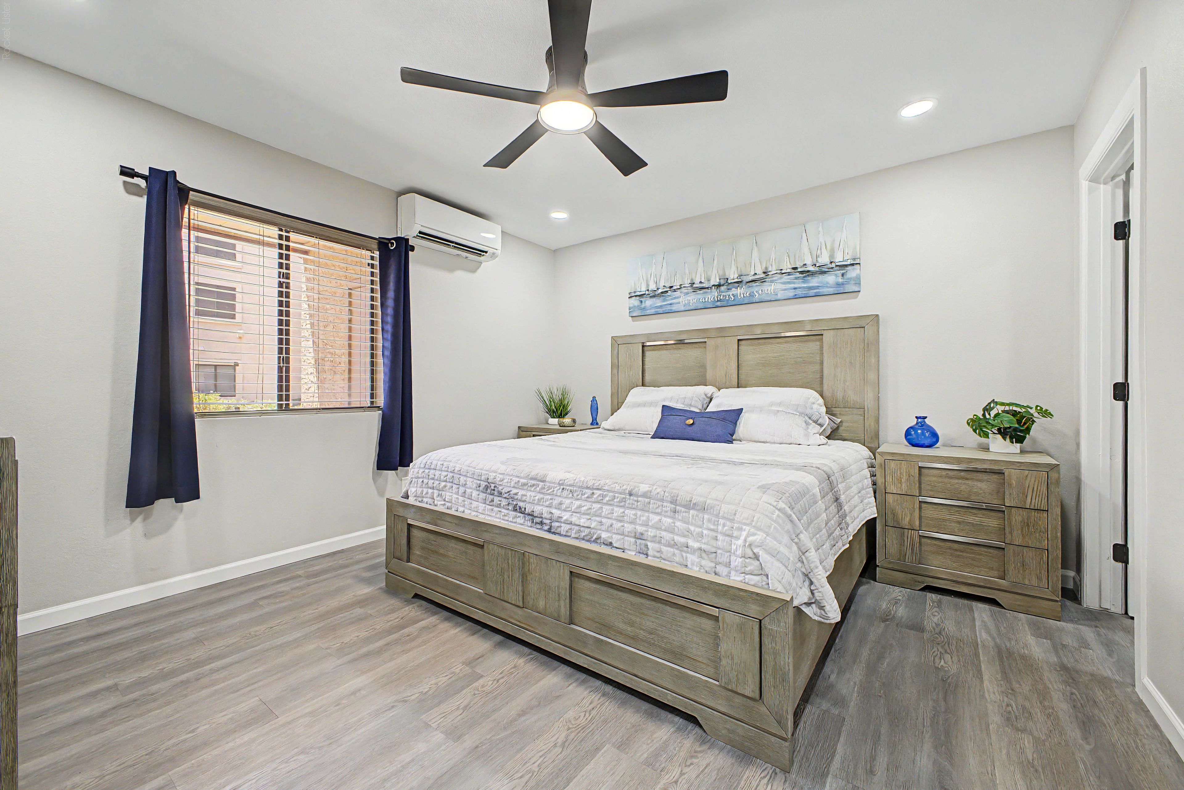 Bedroom | King Bed