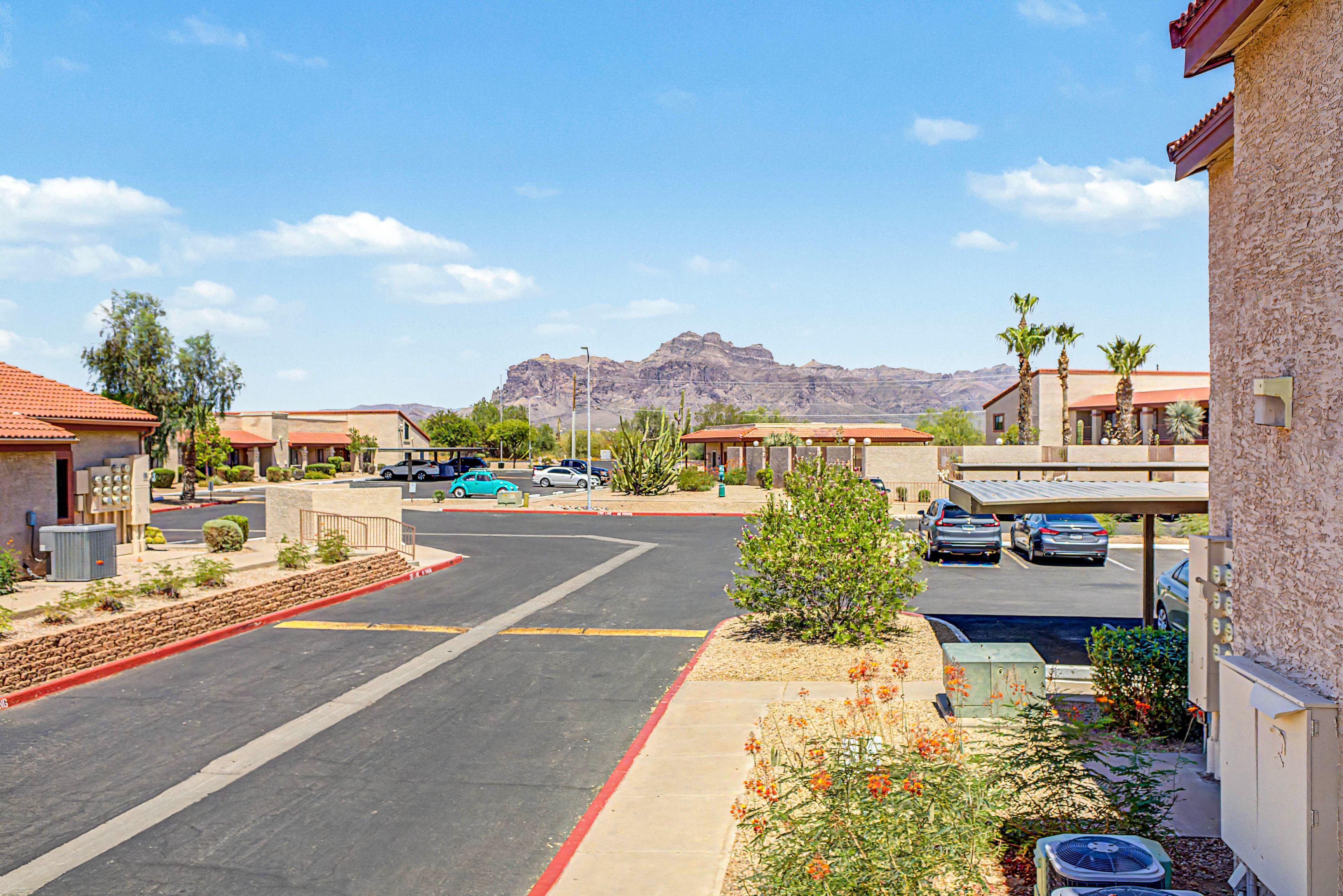 Quail Creek Condominiums | Community Moutain Views