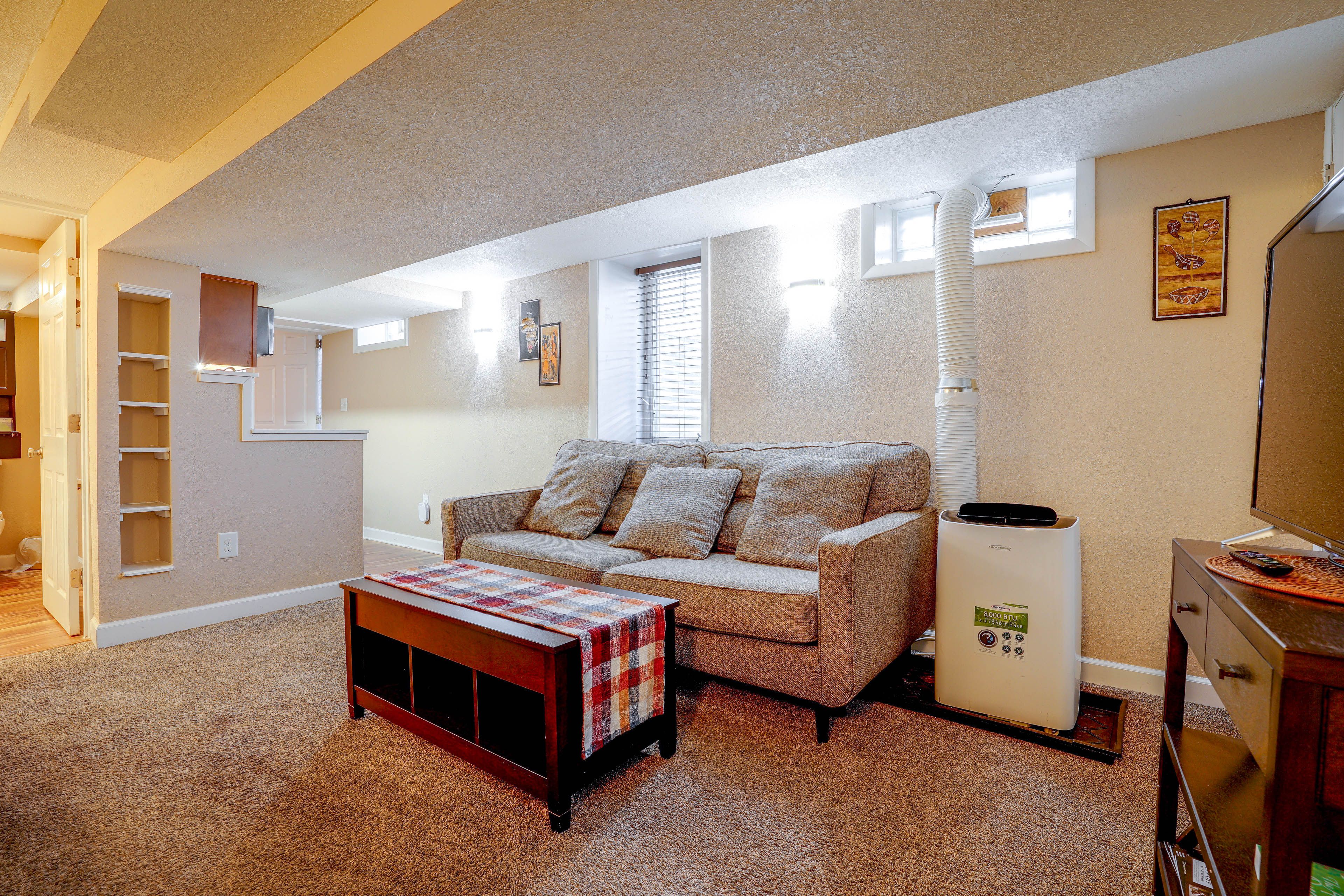 Living Room | Smart TV | Desk | Board Games