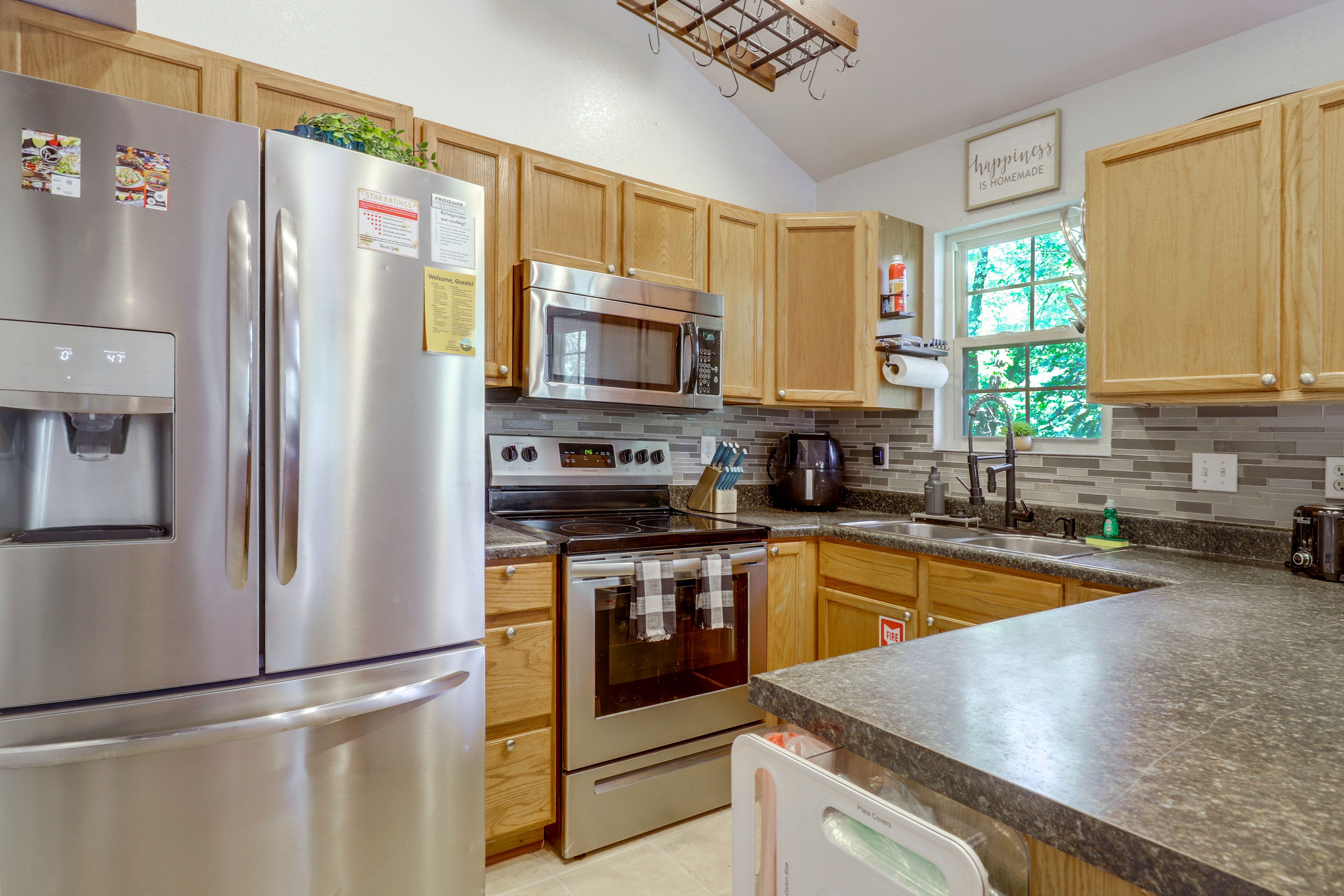 Kitchen | Main Level