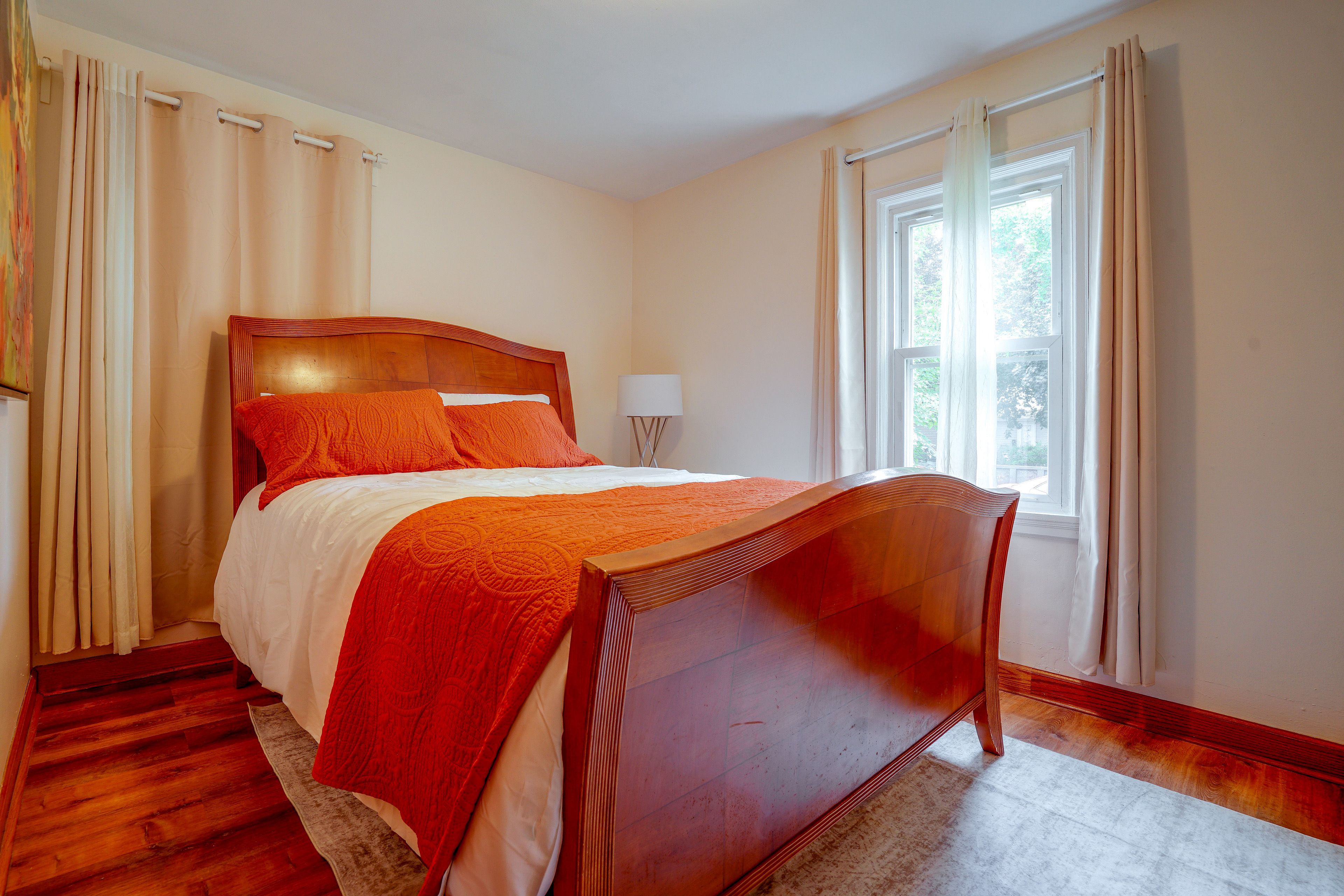 Bedroom | Queen Bed