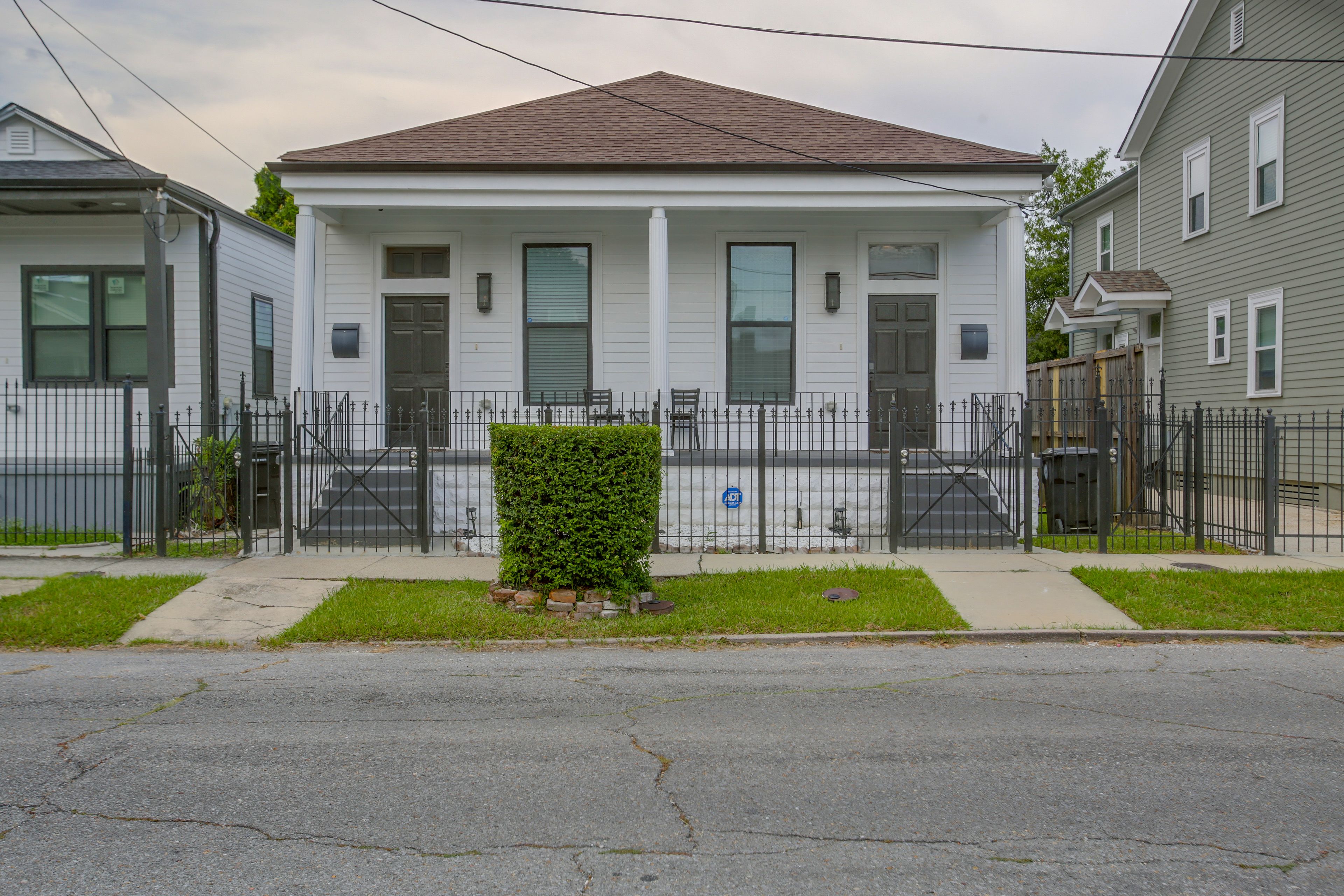 Property Exterior | Street Parking