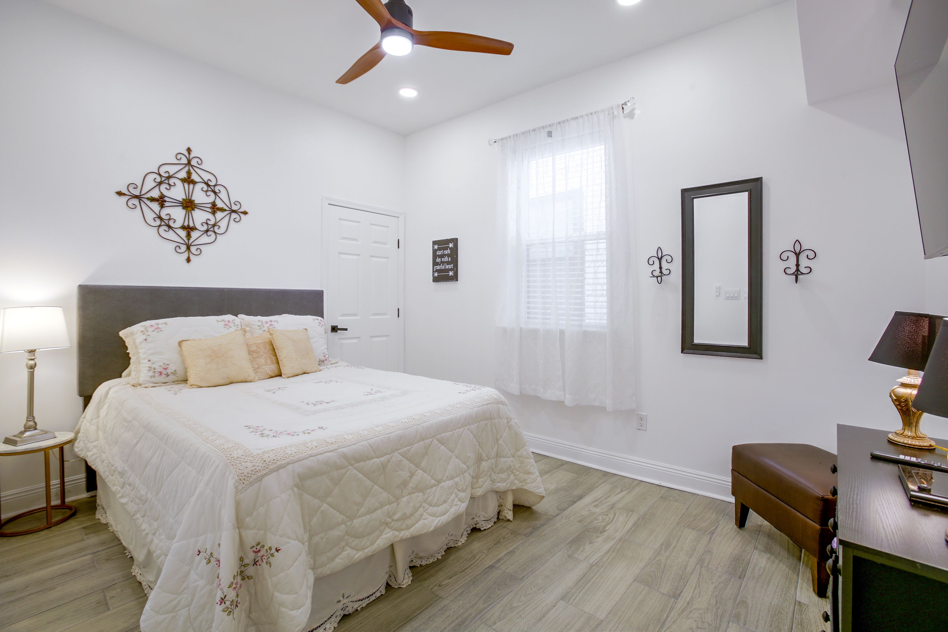 Bedroom 1 | Queen Bed | Smart TV