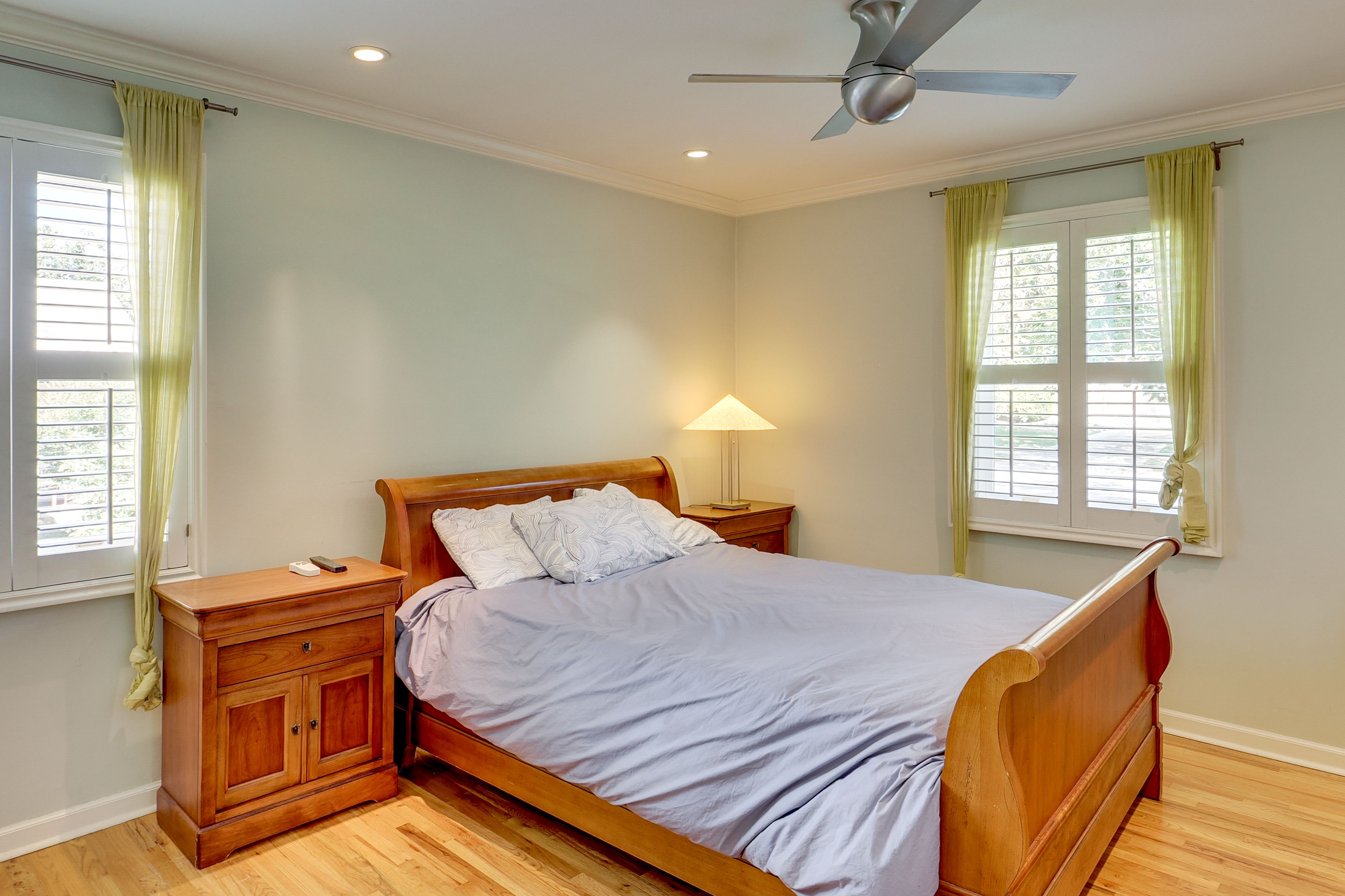 Bedroom | Queen Bed | Smart TV | Main Level