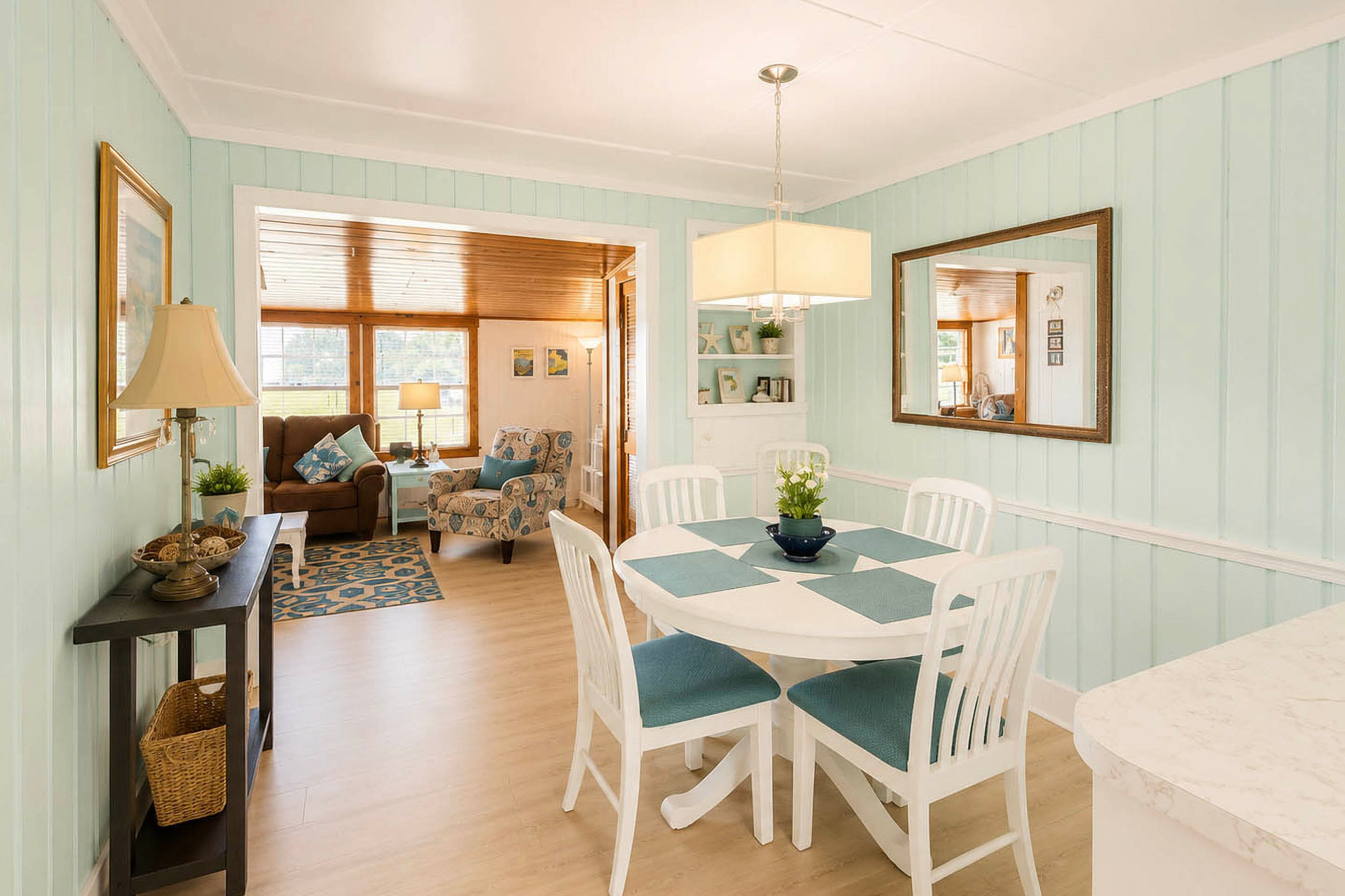Dining Area | Dishes & Flatware Provided