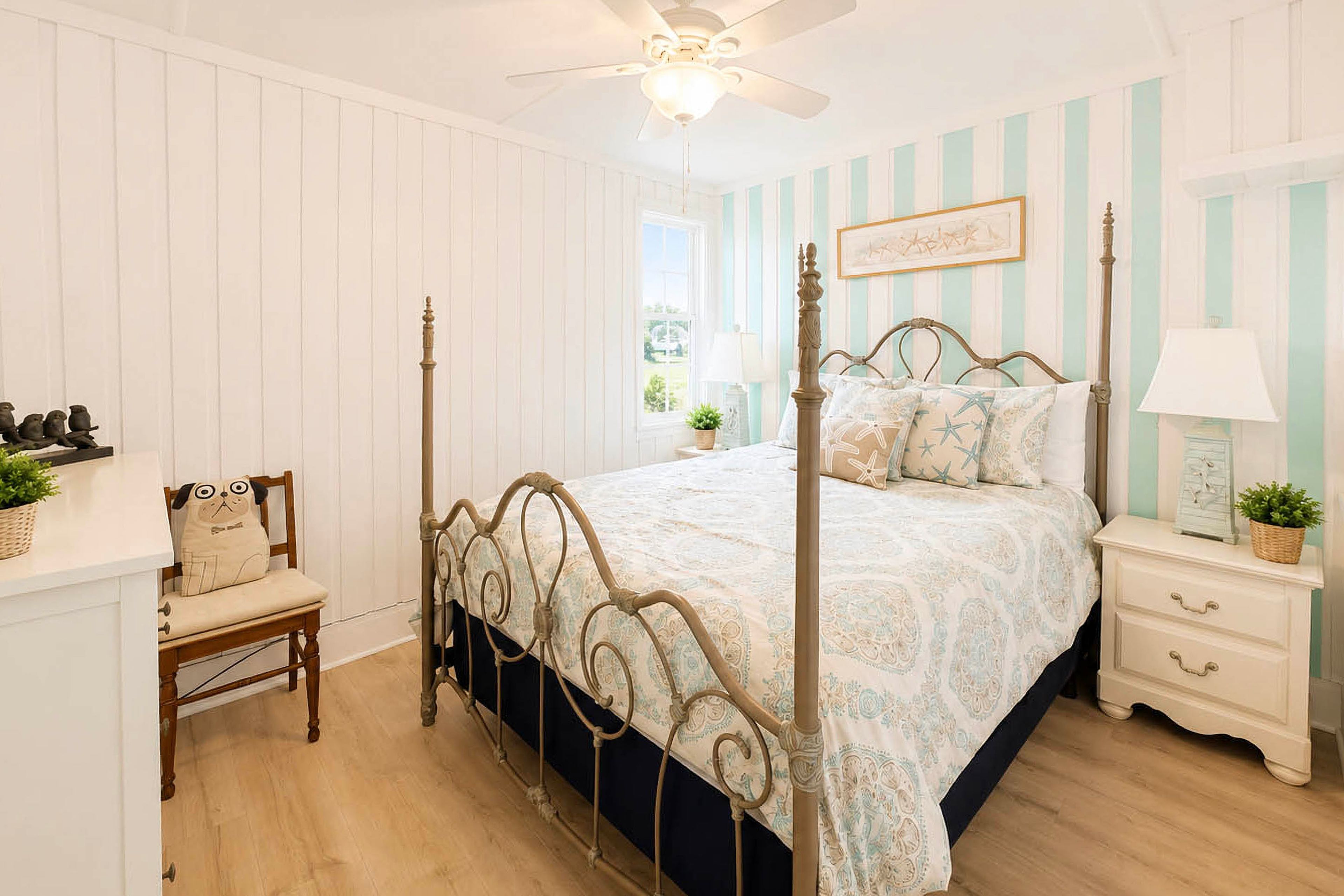 Bedroom | Queen Bed