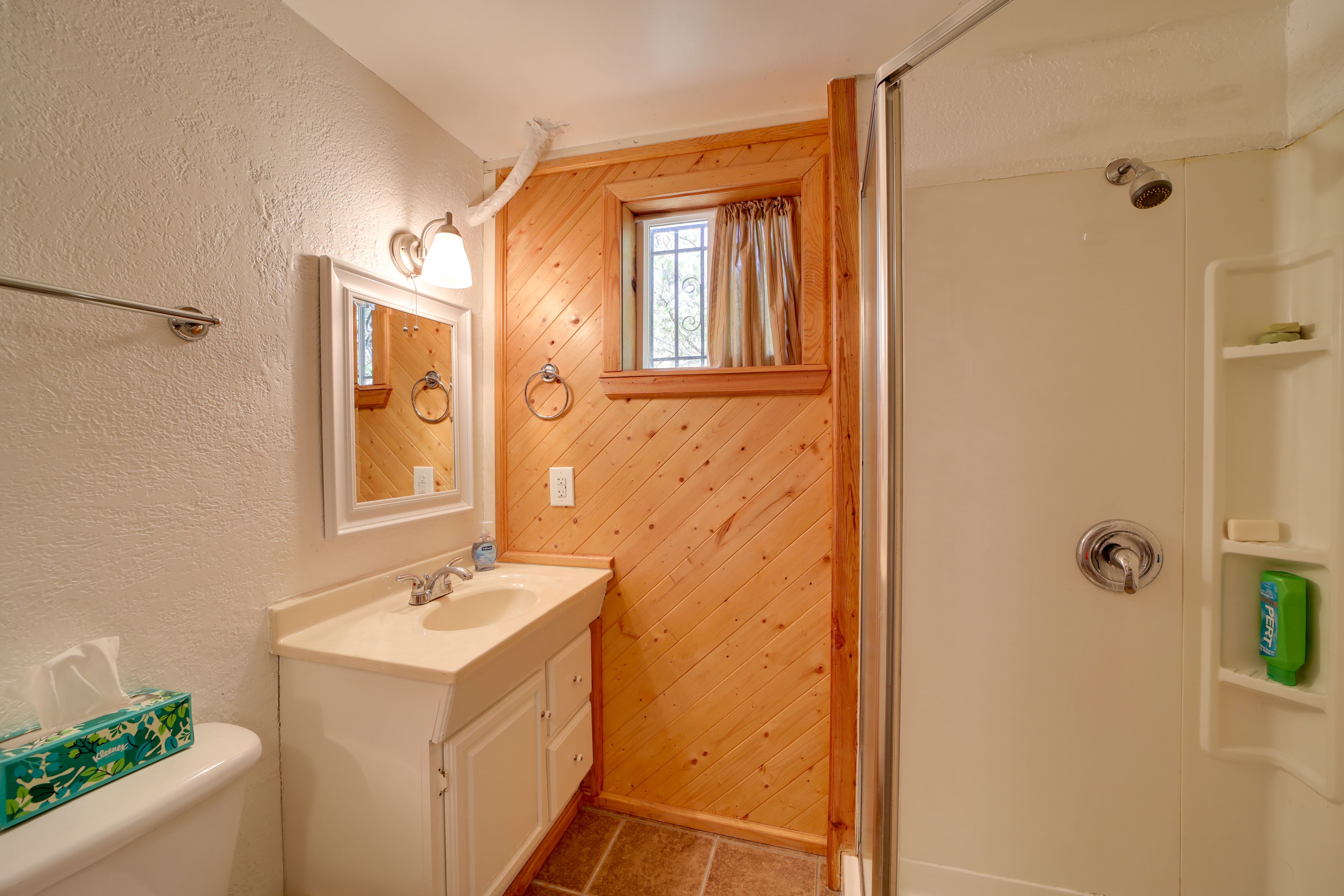 Full Bathroom/Laundry Room