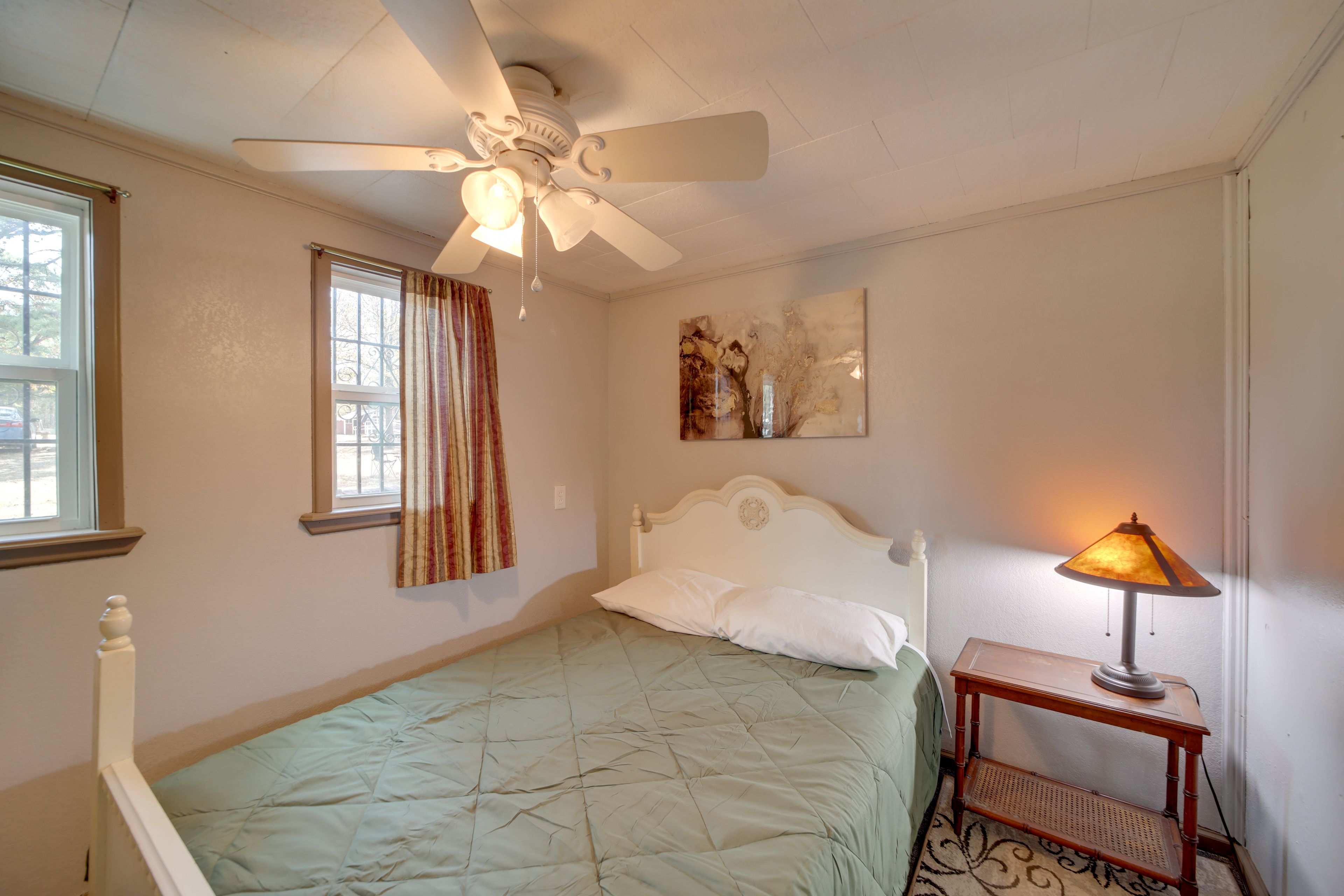 Bedroom | Queen Bed