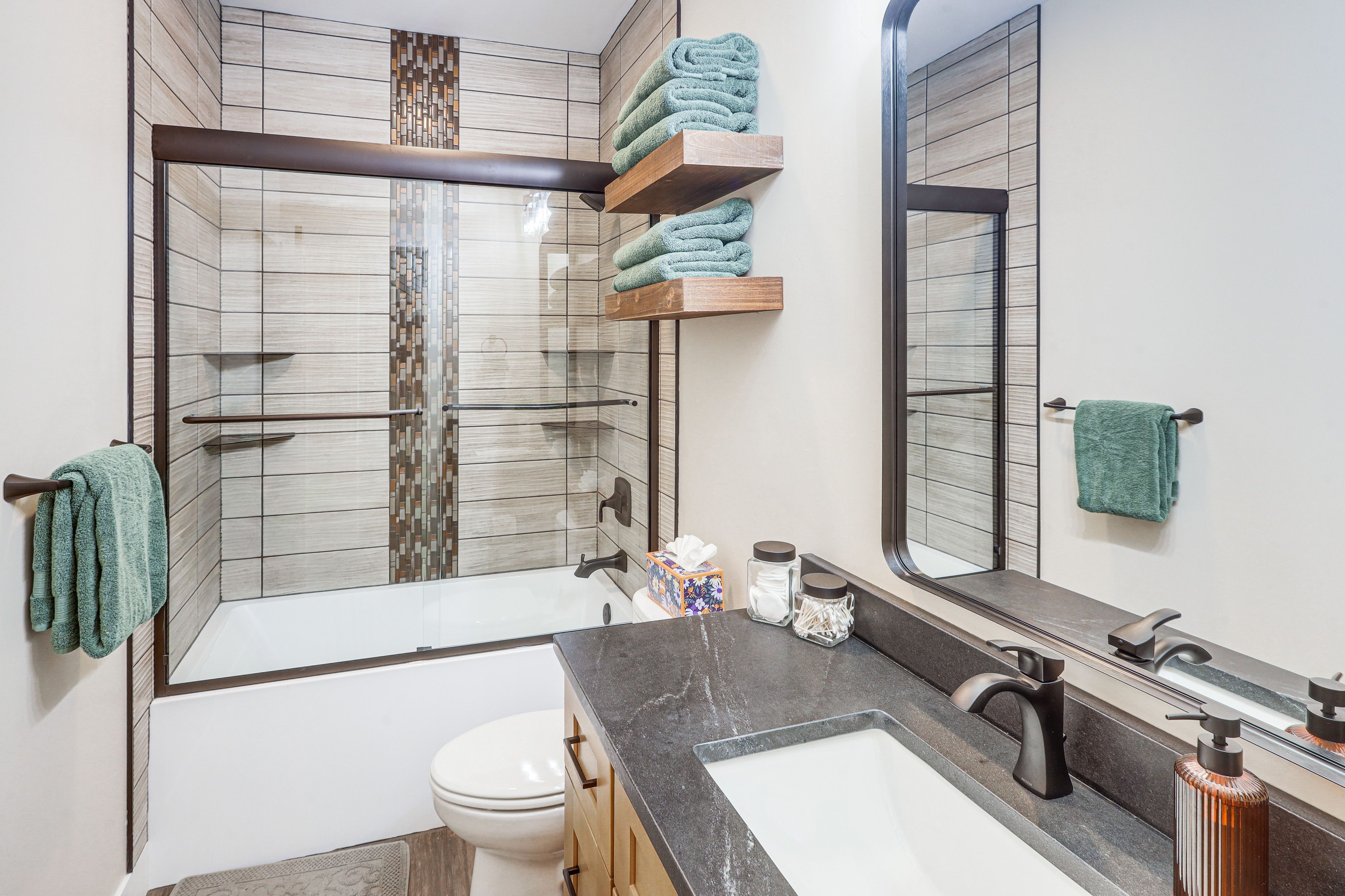 Full Bathroom | 1st Floor