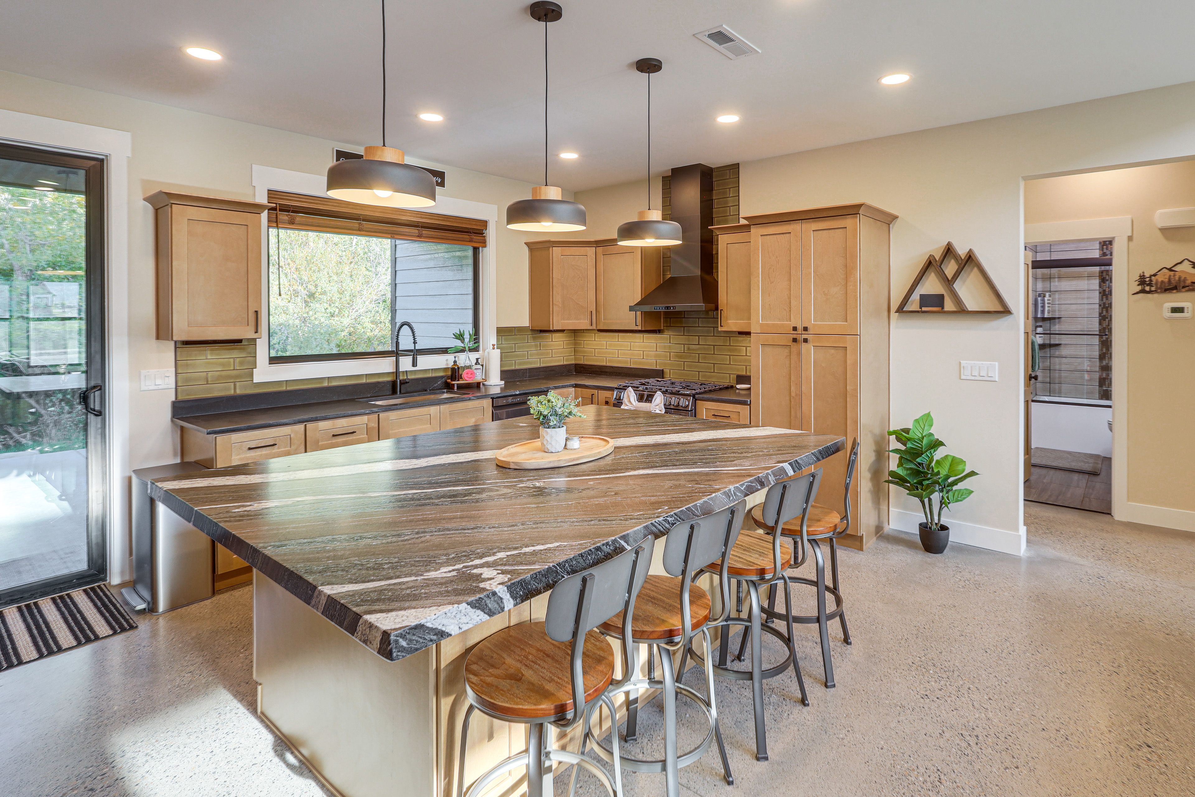 Dining Island | 1st Floor
