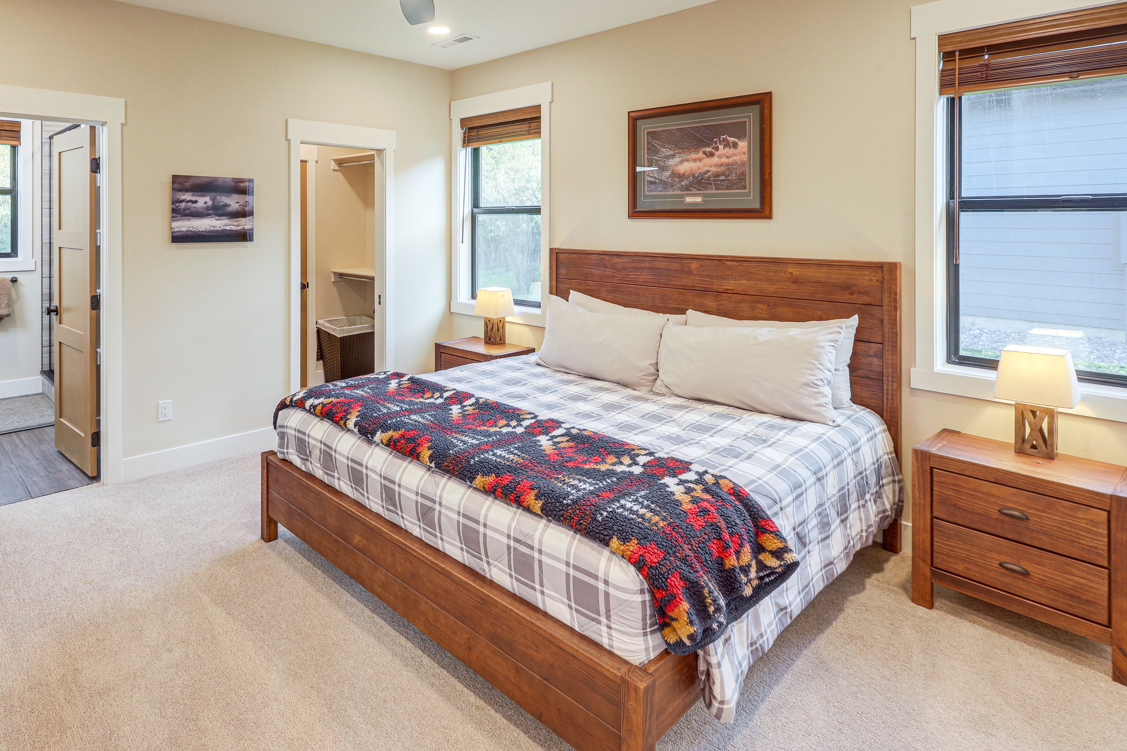 Bedroom 1 | King Bed | 1st Floor