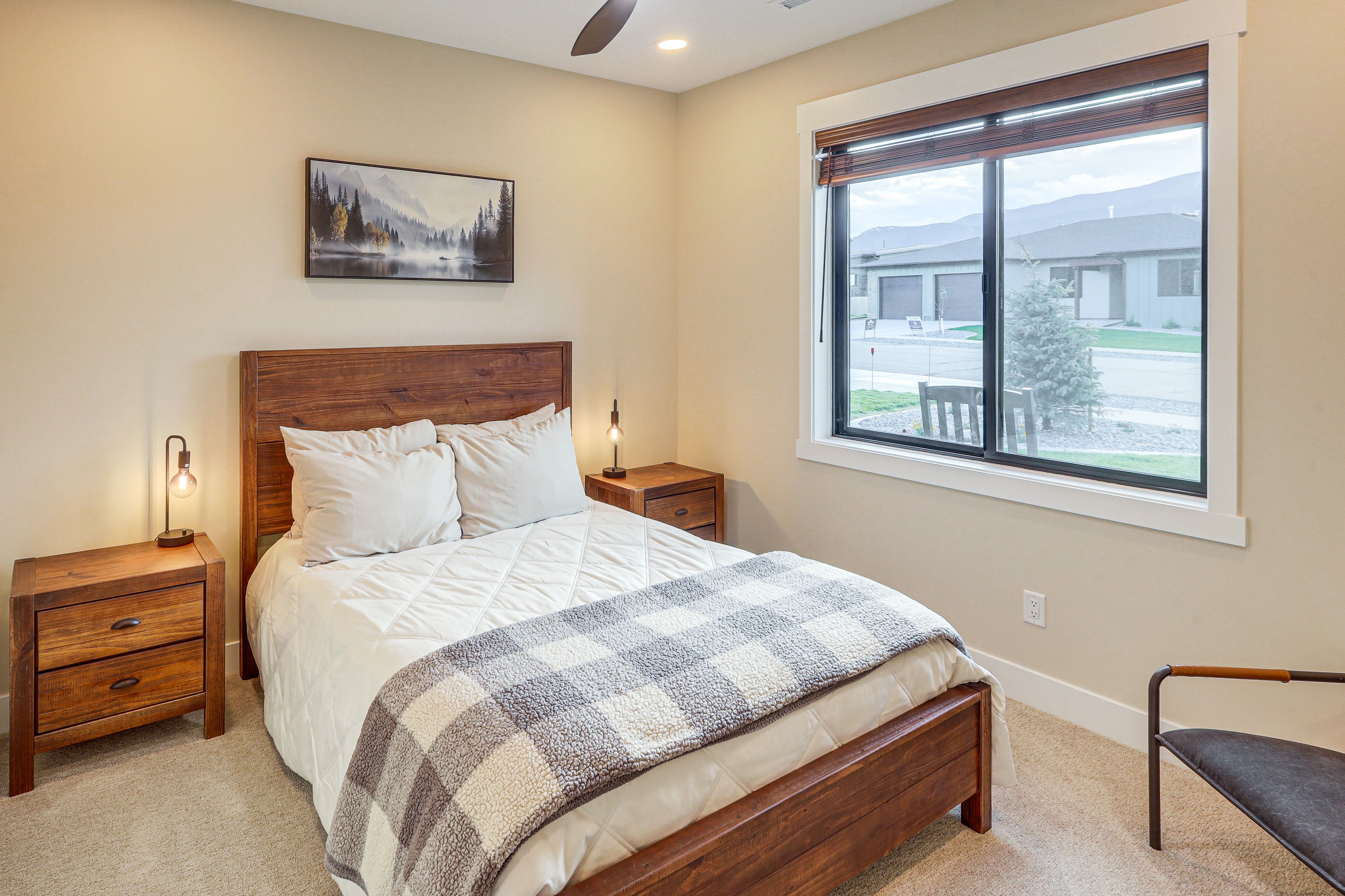 Bedroom 2 | Queen Bed | 1st Floor