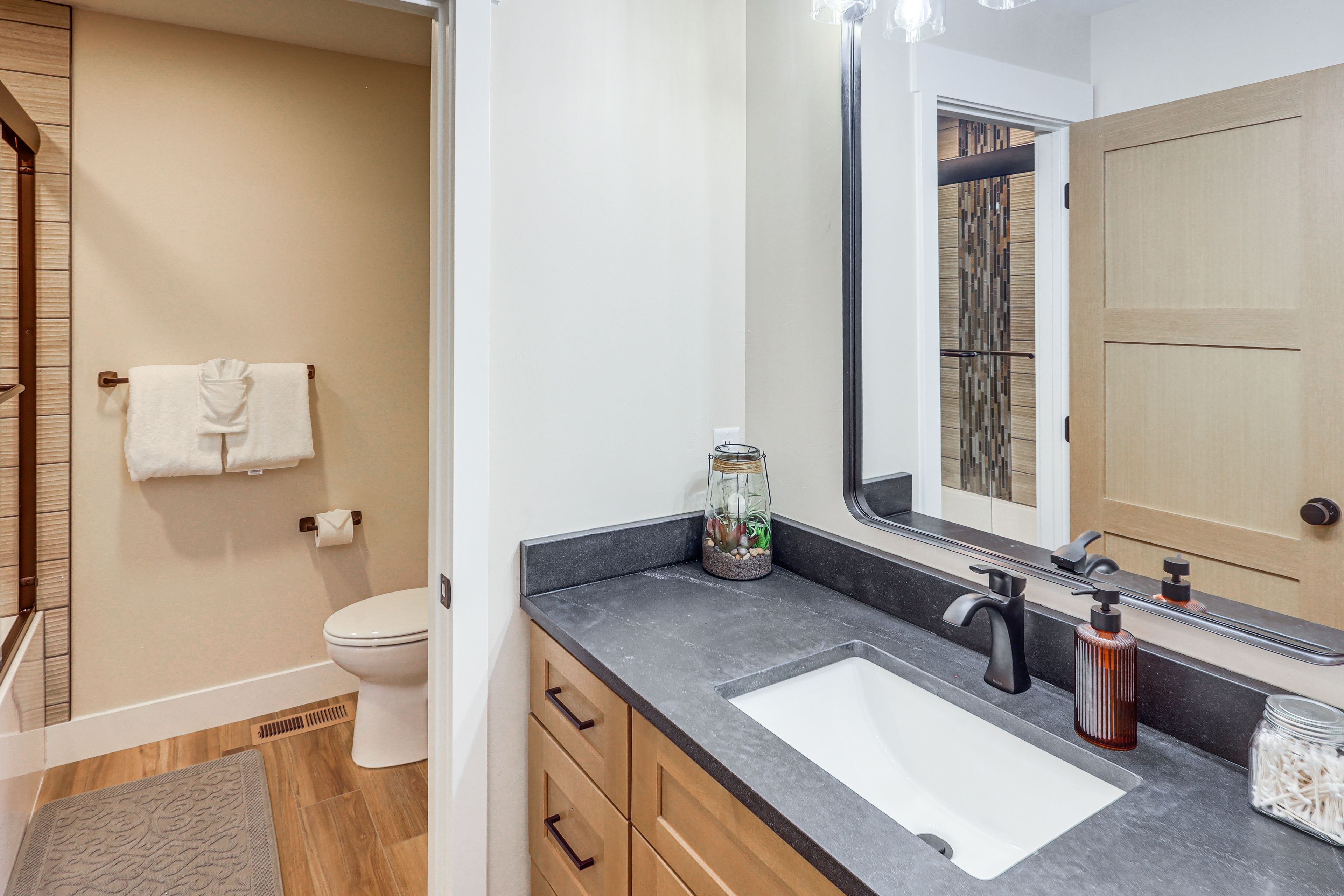 Full Bathroom | 2nd Floor