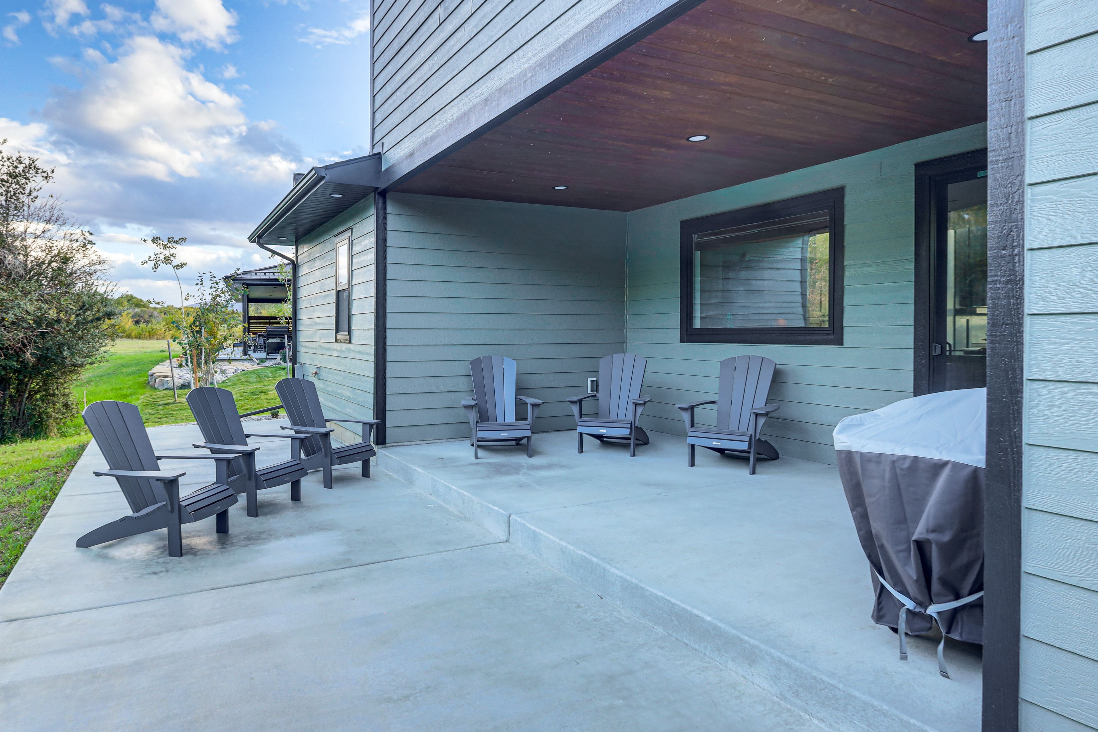 Patio w/ Seating | Gas Grill
