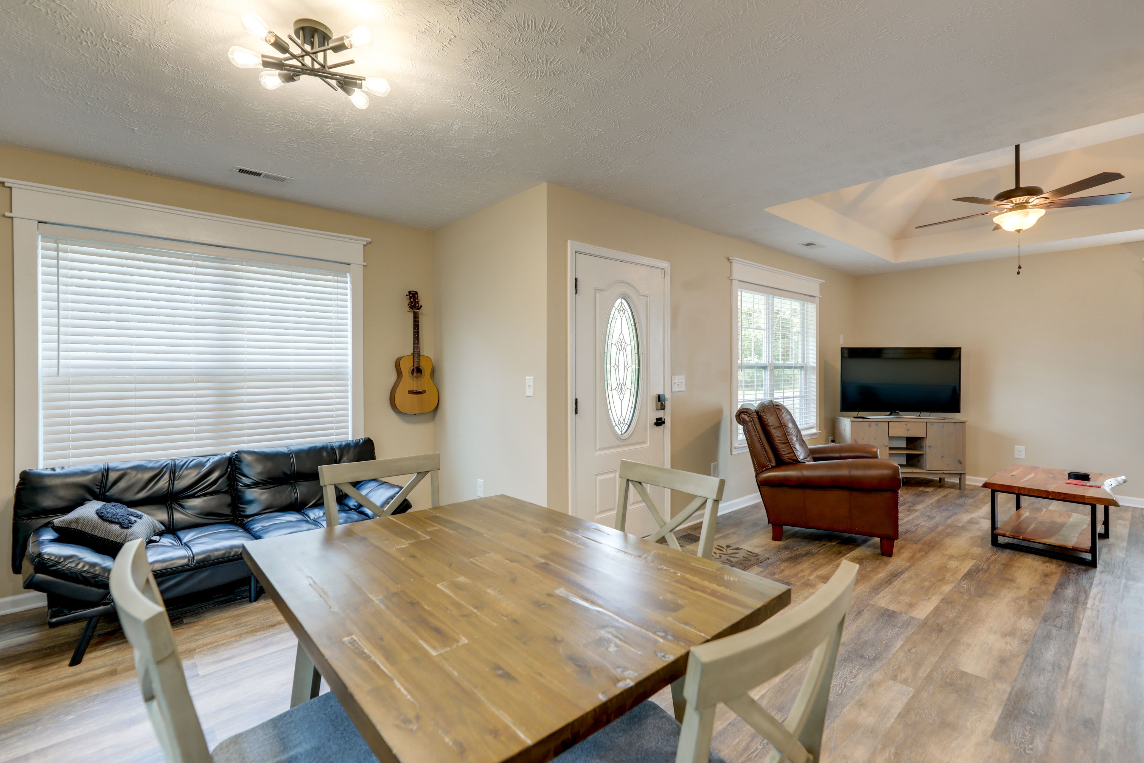 Dining Area | Full Futon | Piano