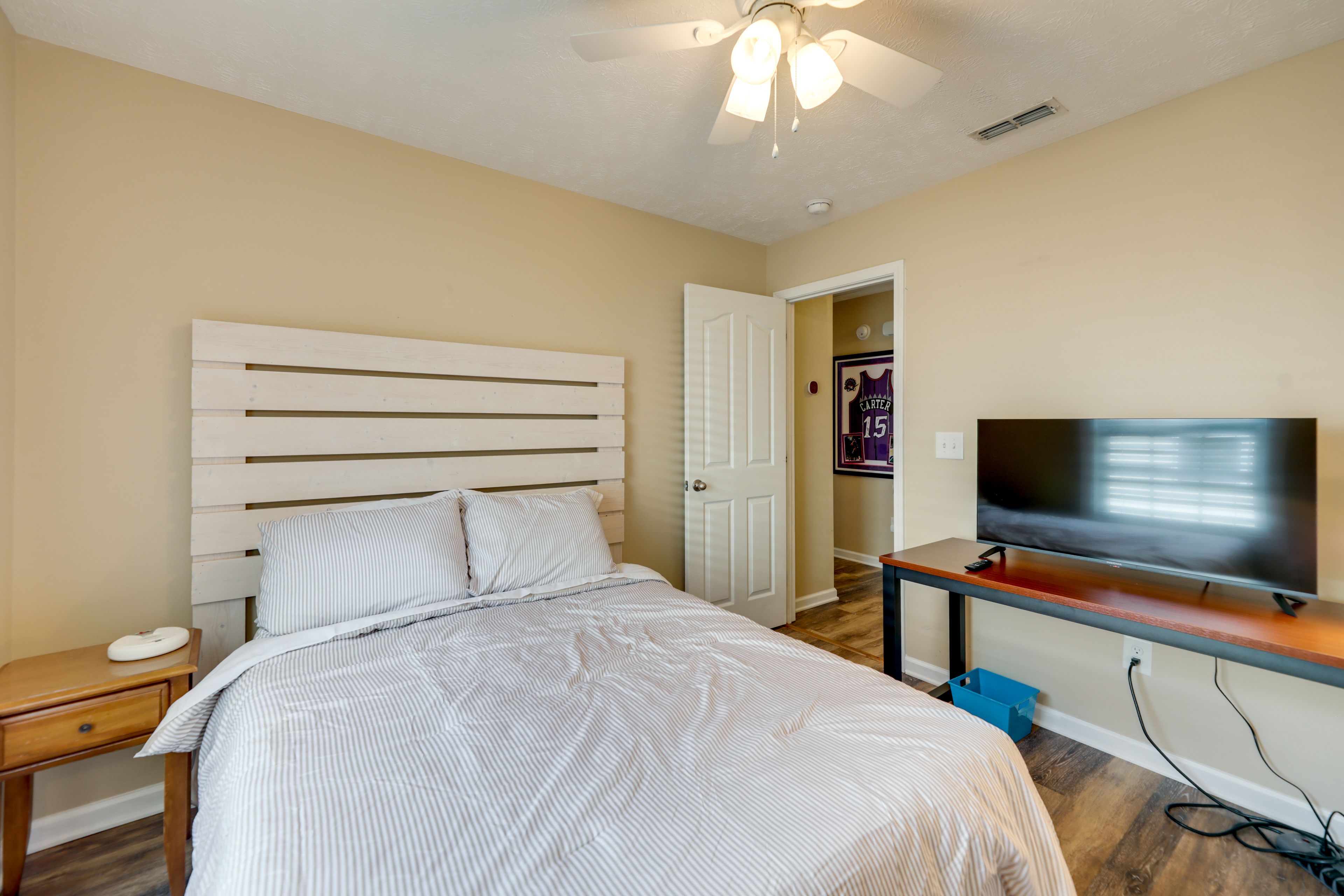Bedroom | Queen Bed