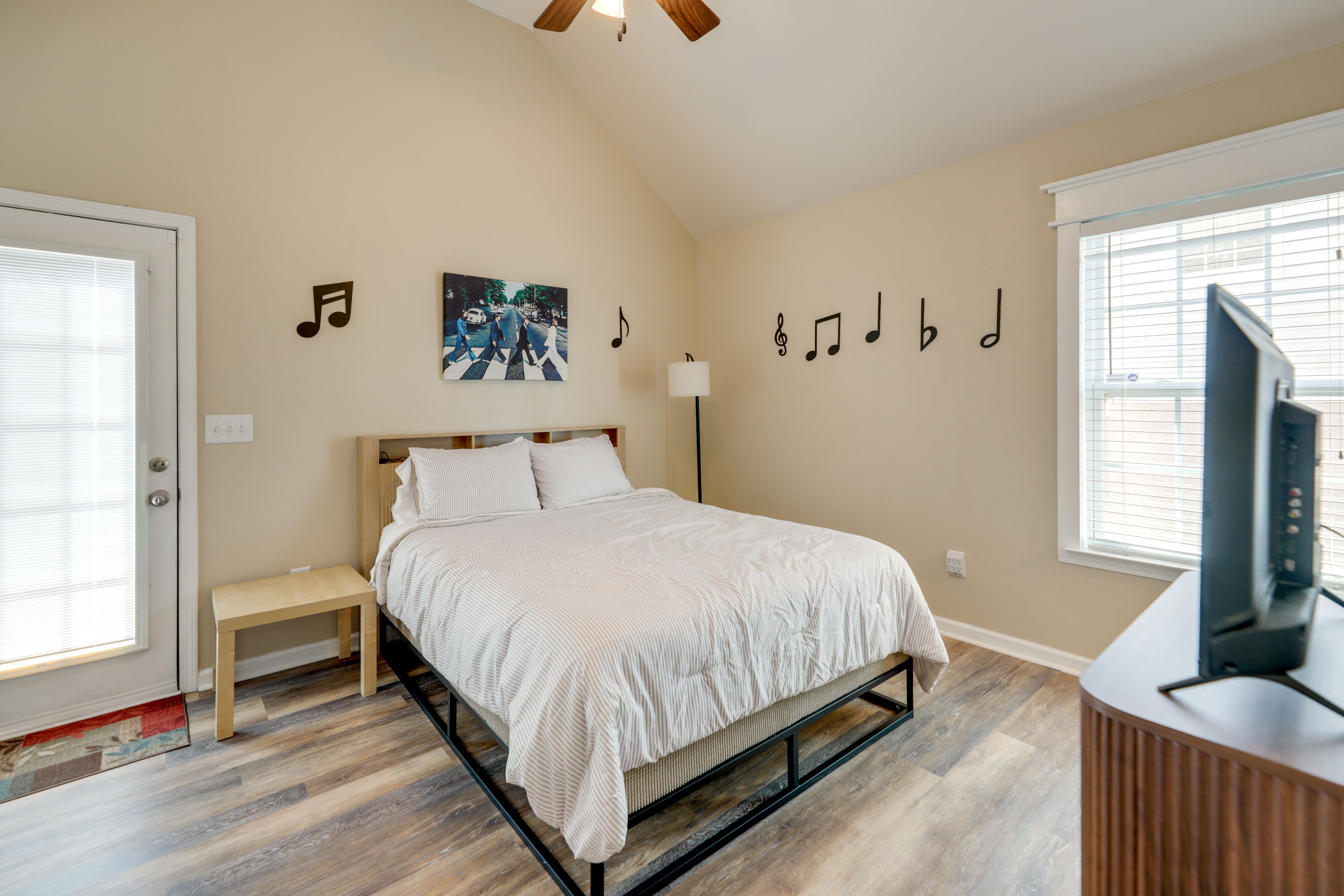 Bedroom | Full Bed