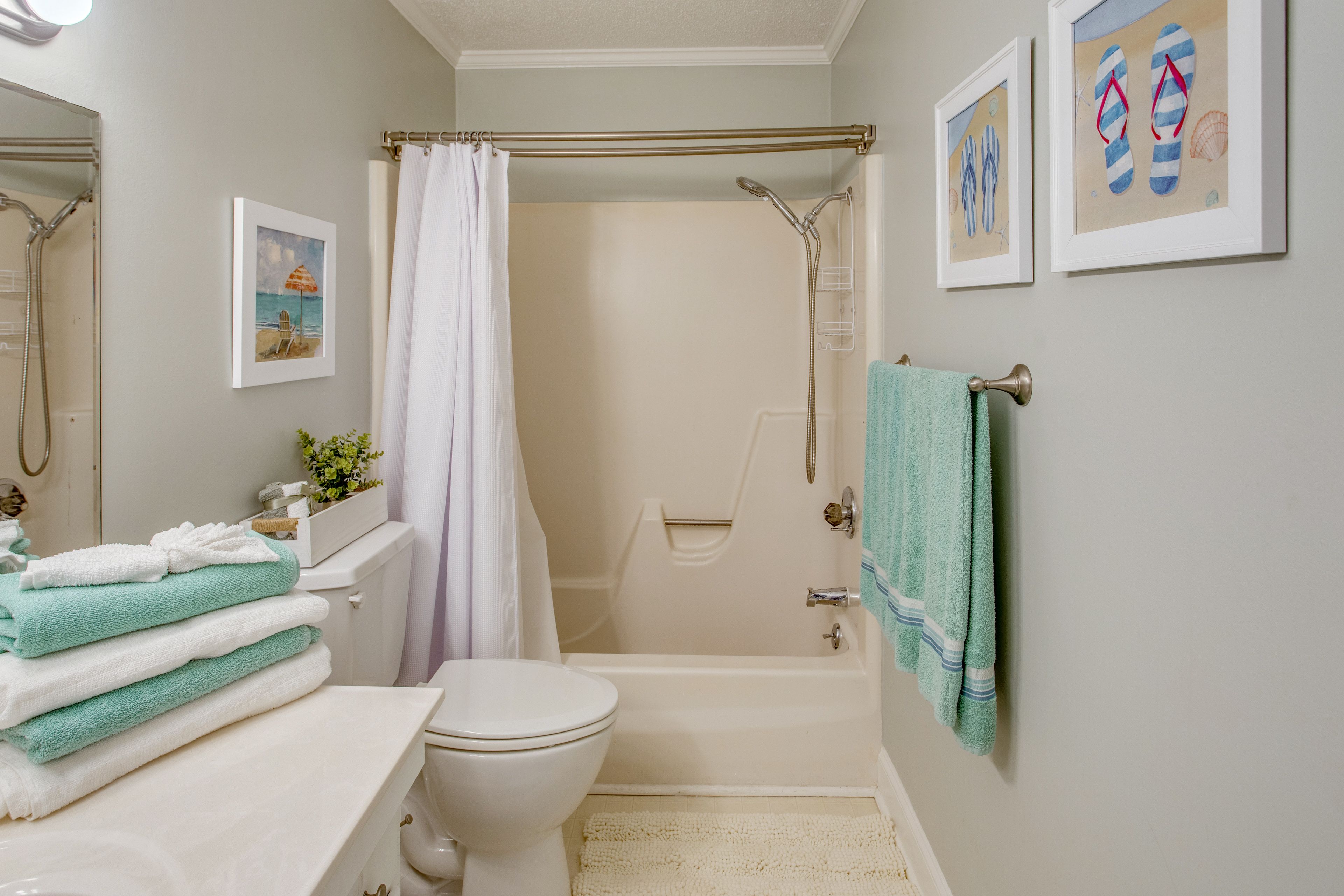 Full Bathroom | 2nd Floor