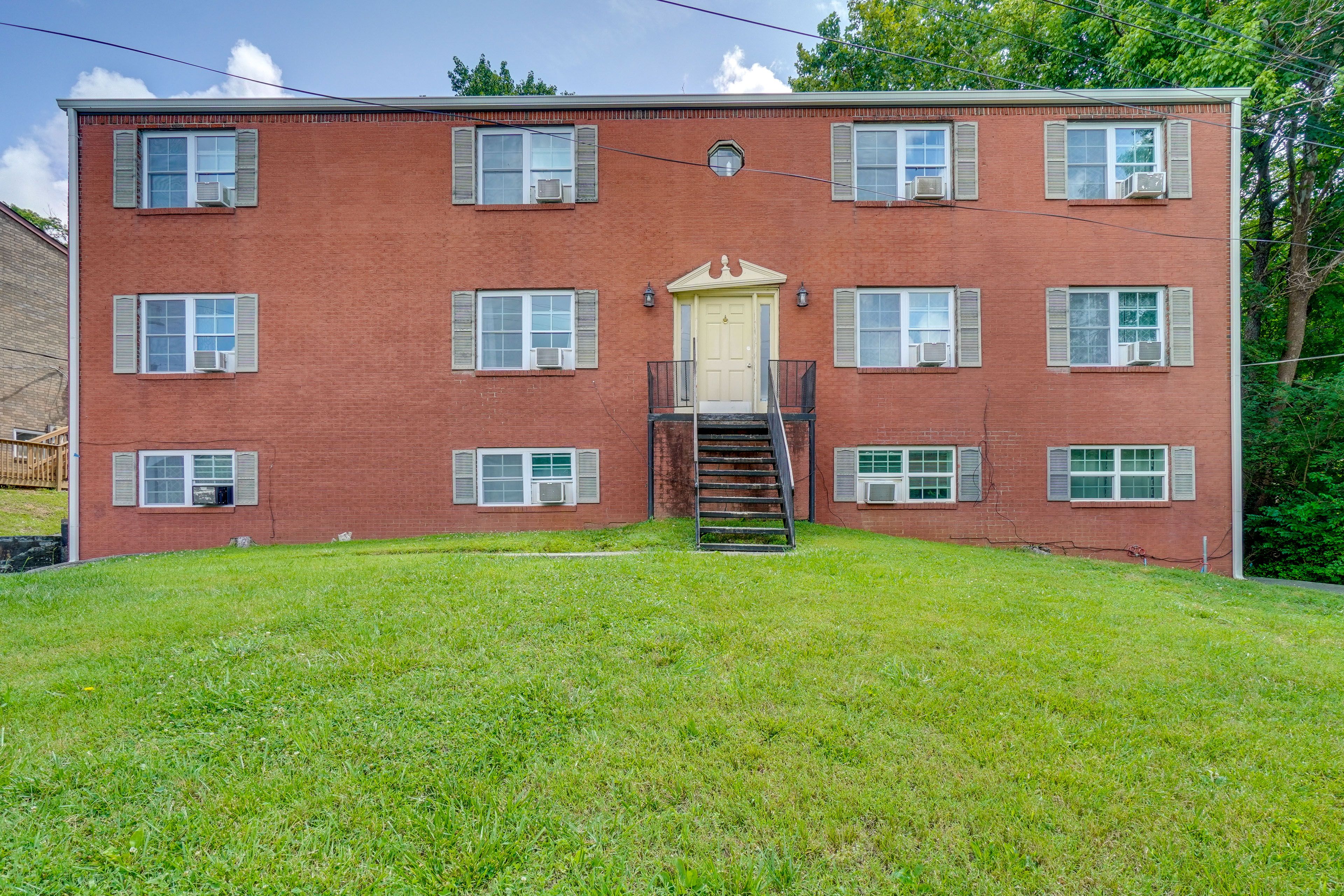 Knoxville Vacation Rental | 10BR | 6BA | 4,000 Sq Ft