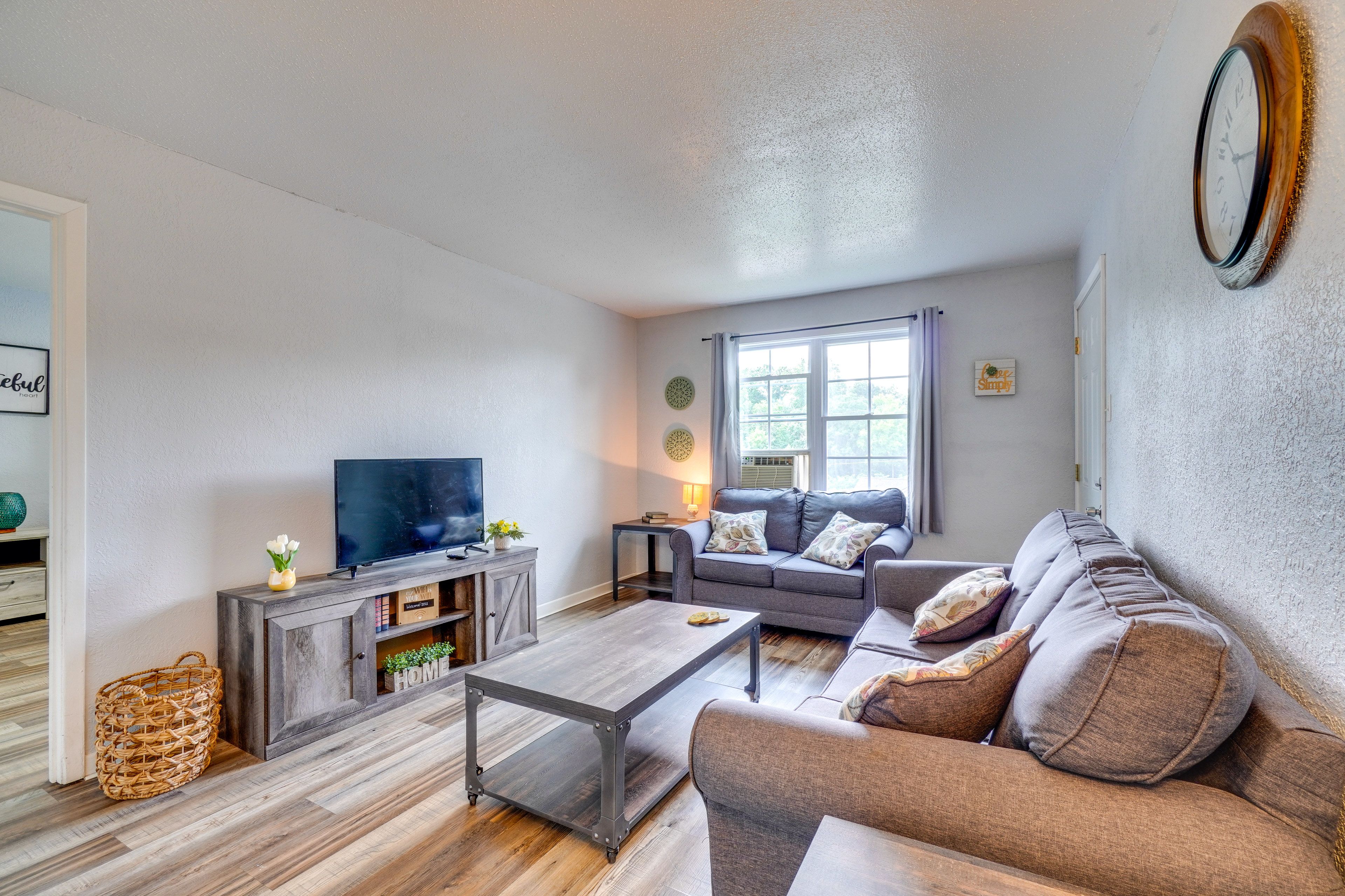 'Dutch Lantern Lodge' Interior | Living Room | Queen Sleeper Sofa