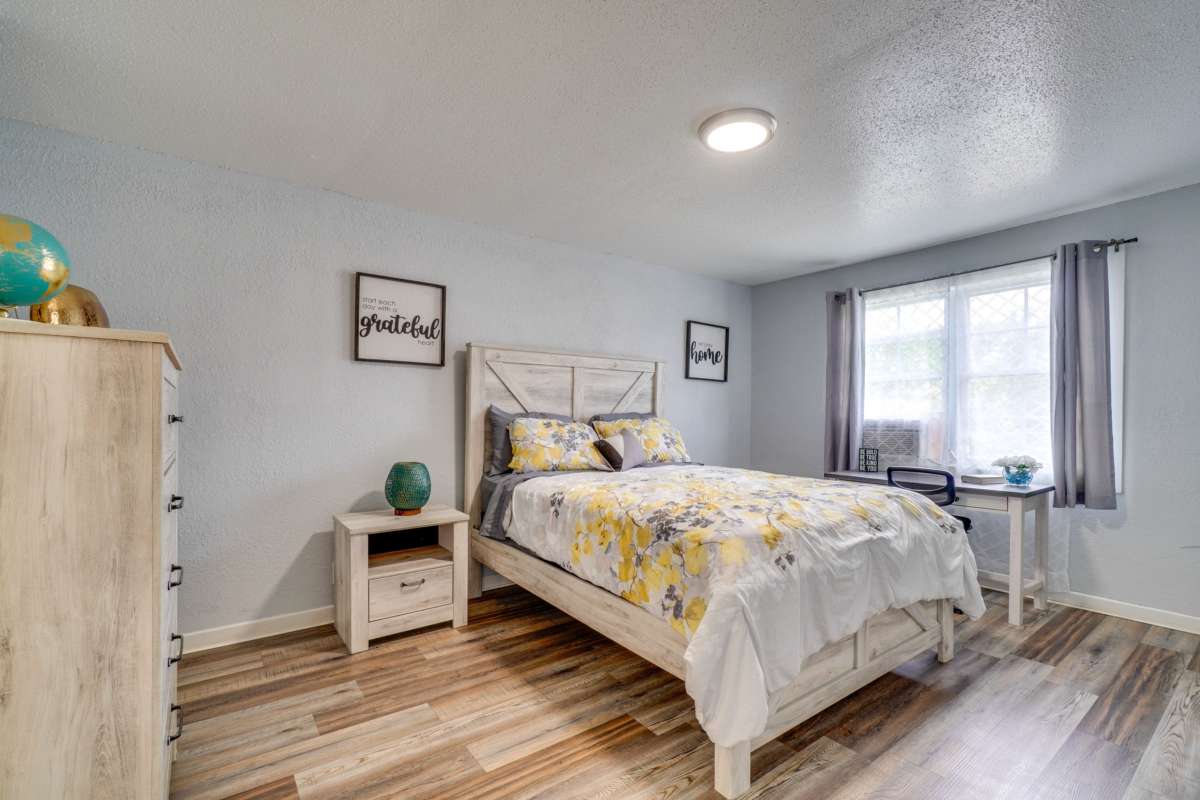 Bedroom 3 | Queen Bed