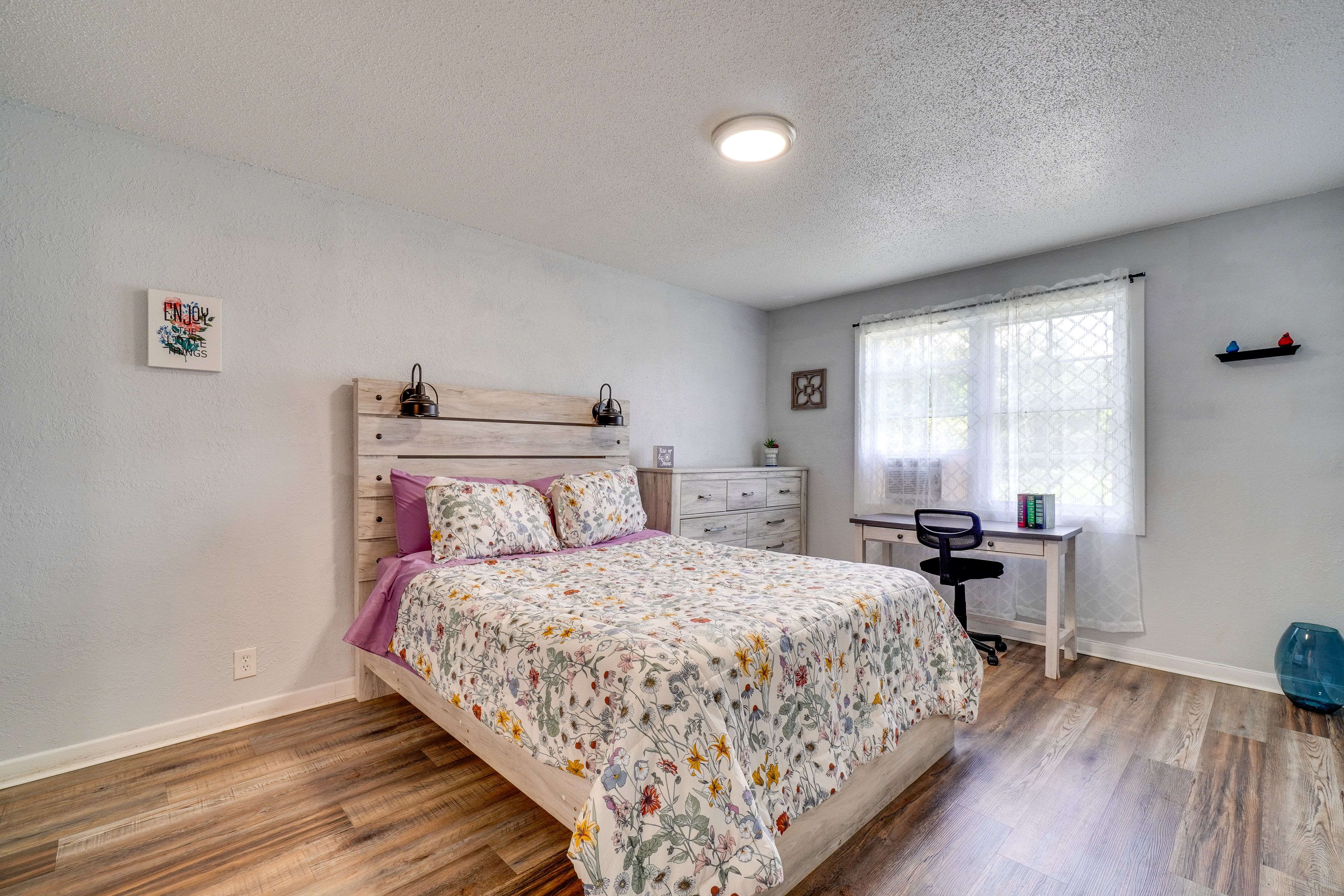 Bedroom 4 | Queen Bed