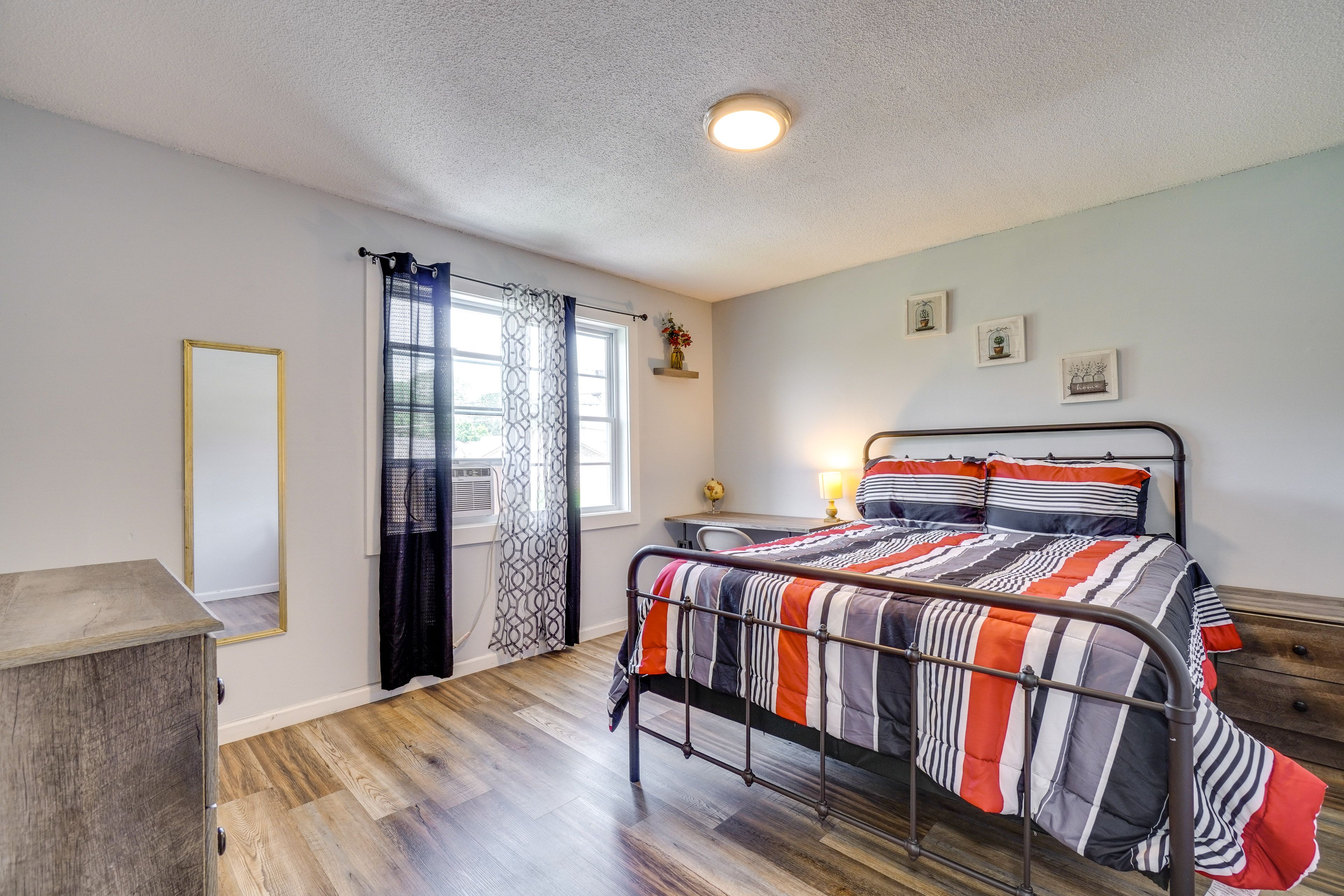 Bedroom 5 | Queen Bed