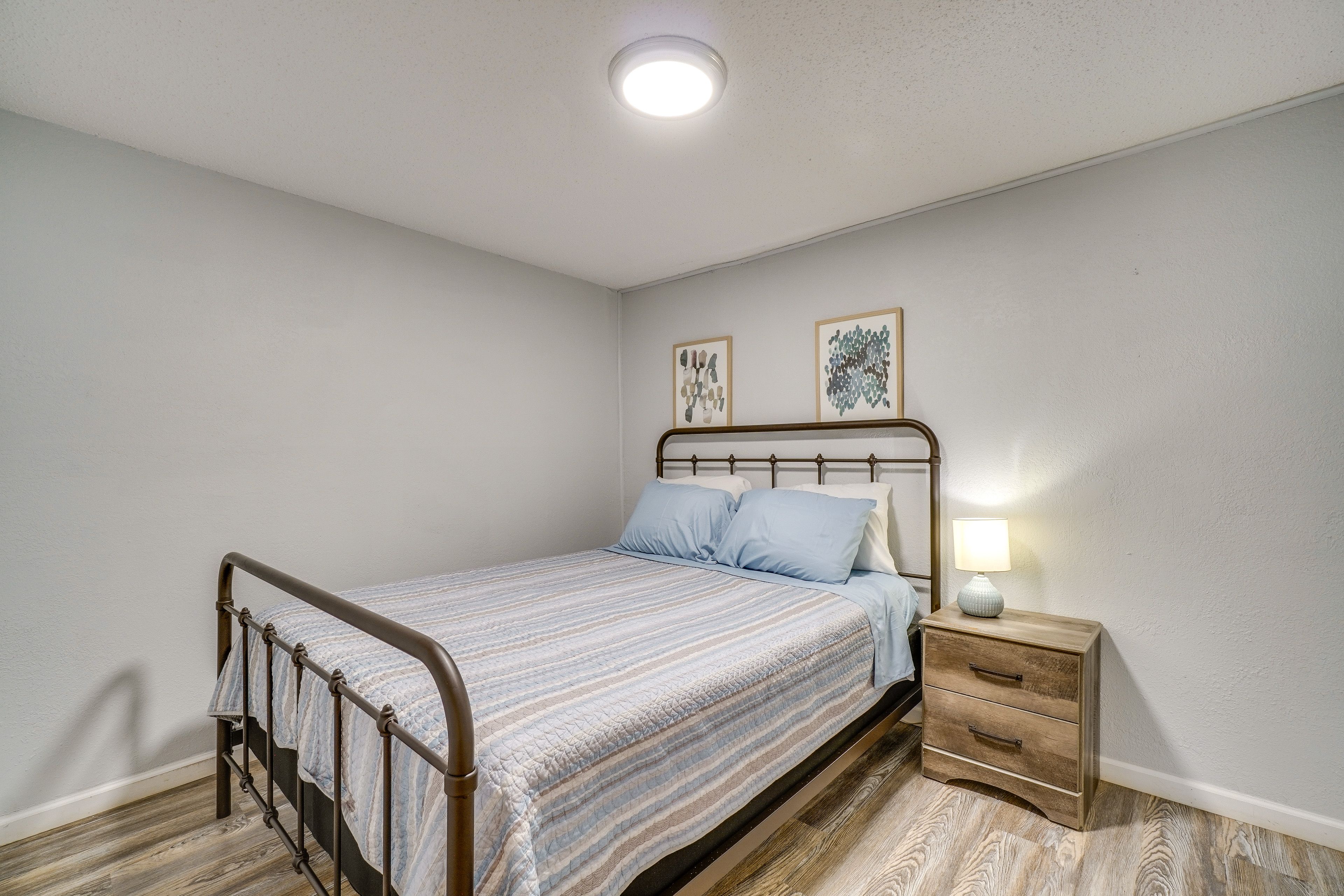 Bedroom 8 | Queen Bed