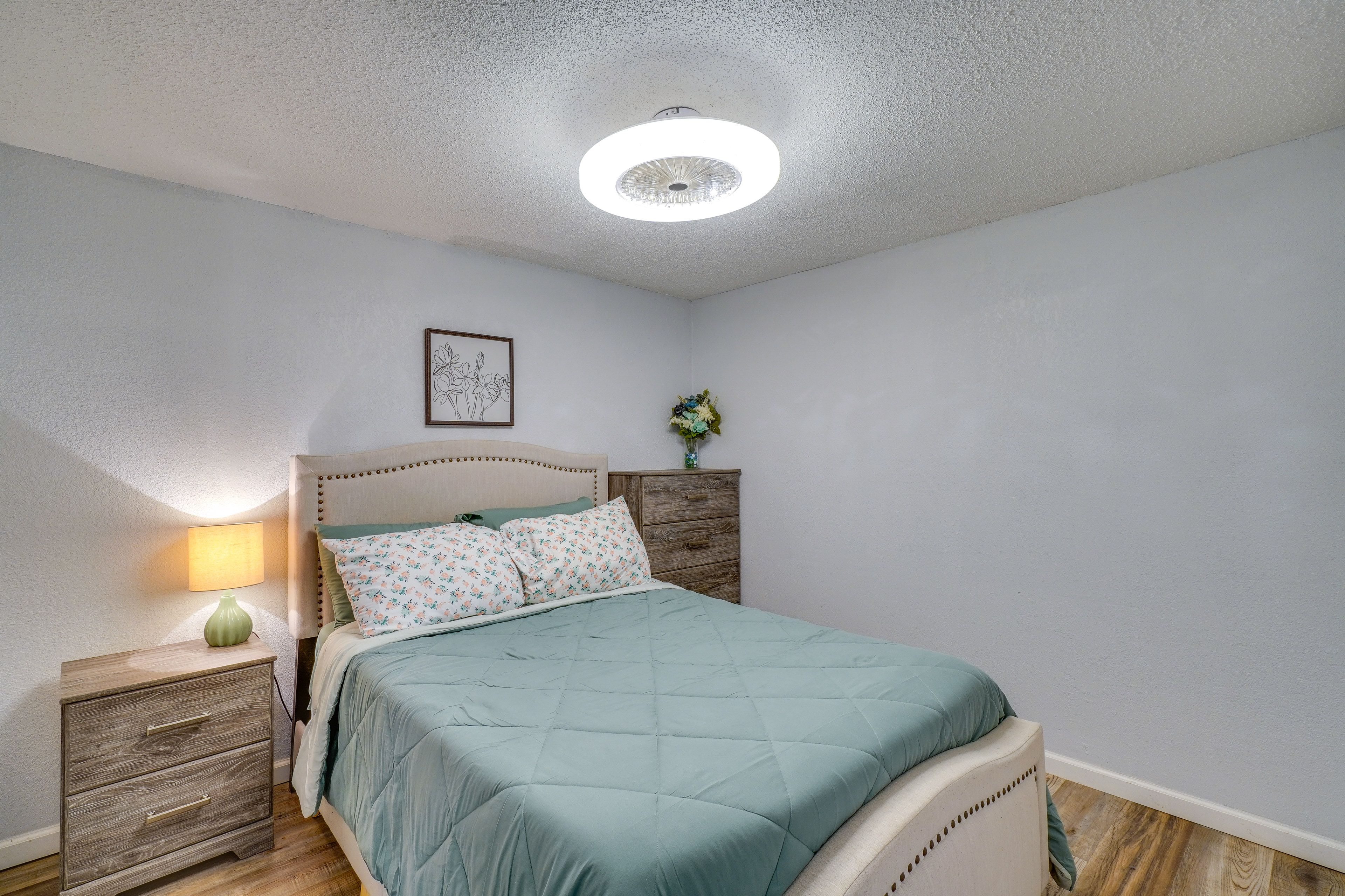 Bedroom 9 | Queen Bed