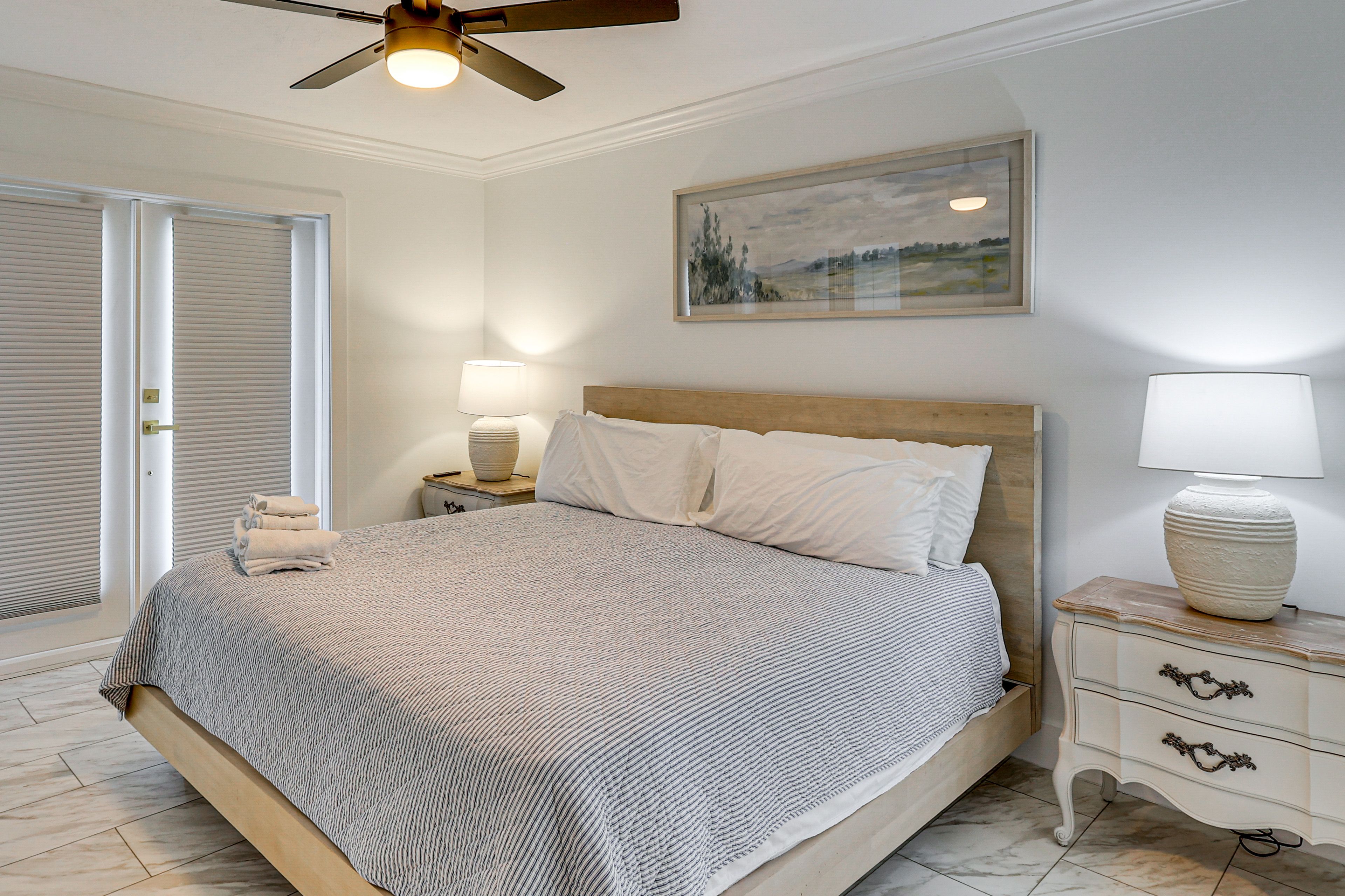 Bedroom 1 | King Bed