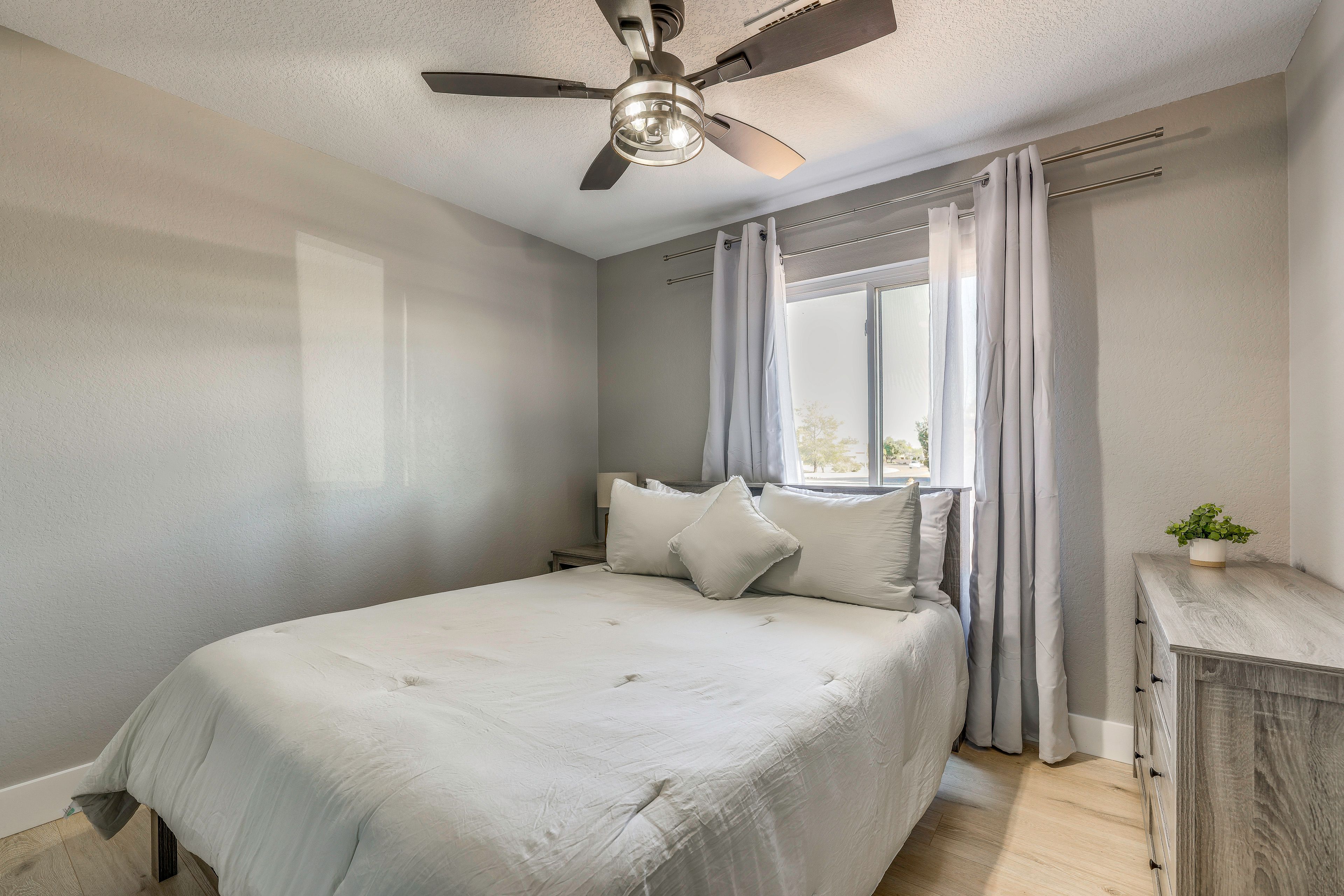 Bedroom 2 | Queen Bed