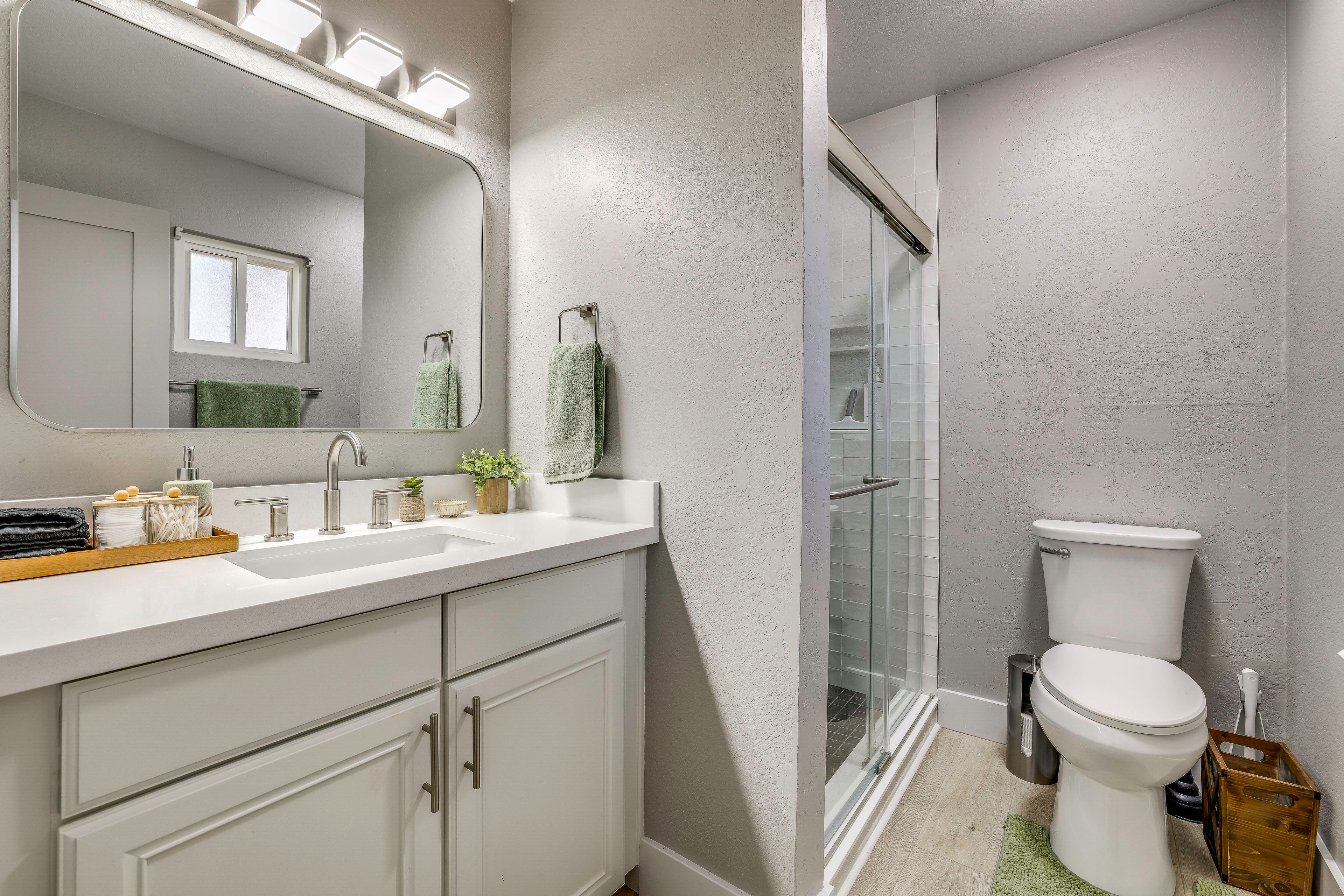 Full Bathroom