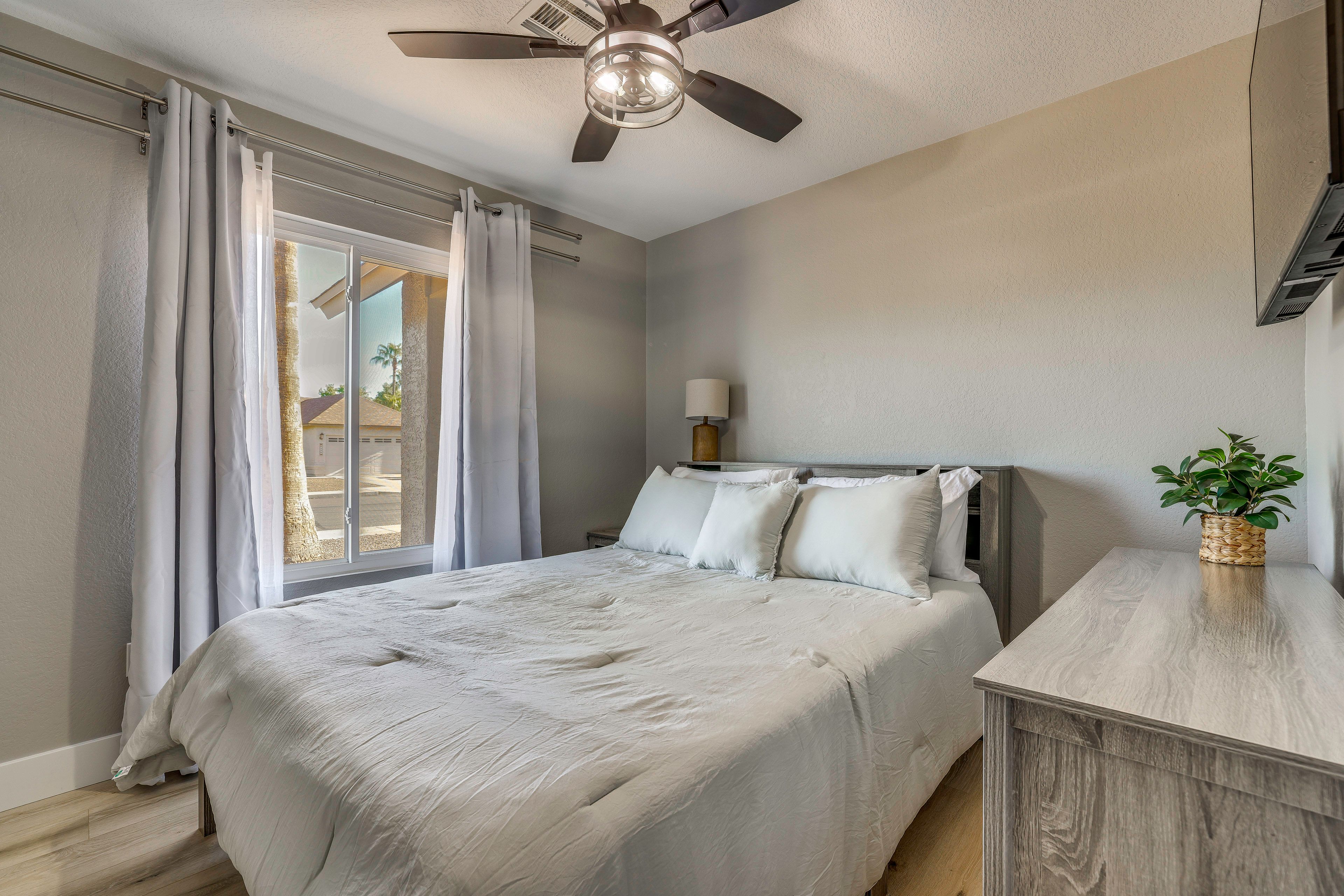 Bedroom 3 | Queen Bed