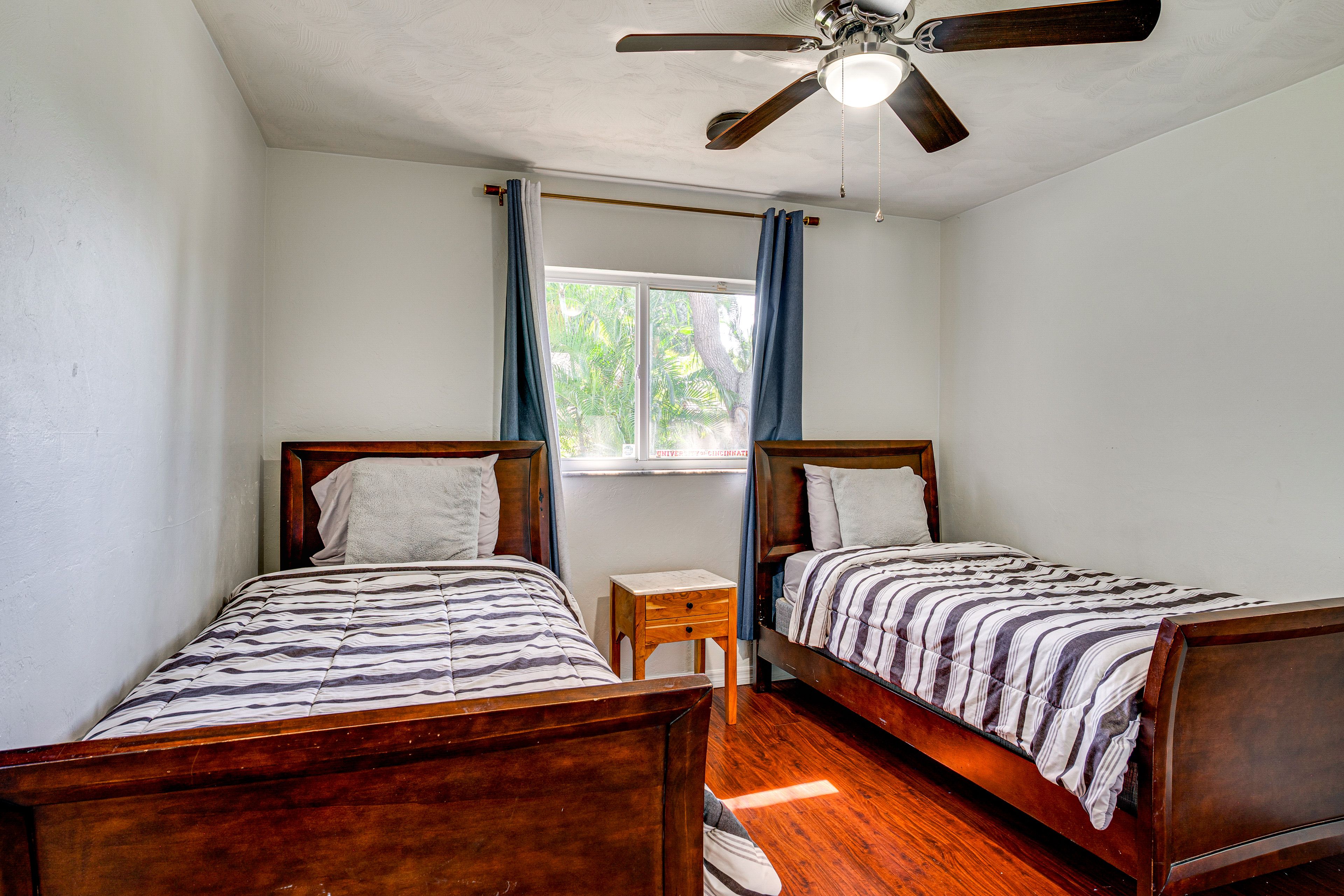 Bedroom 4 | 2 Twin Beds