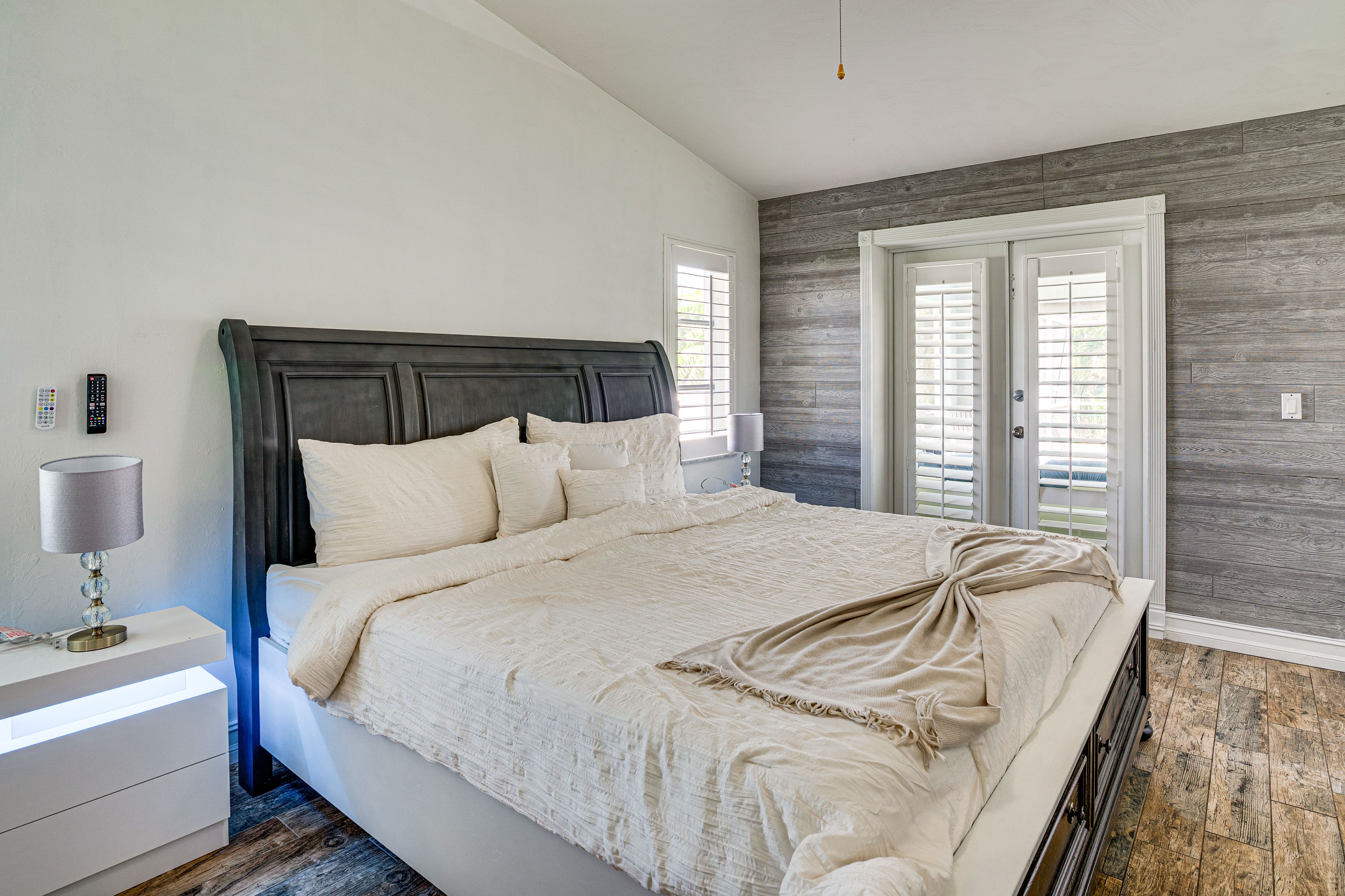 Bedroom 1 | King Bed