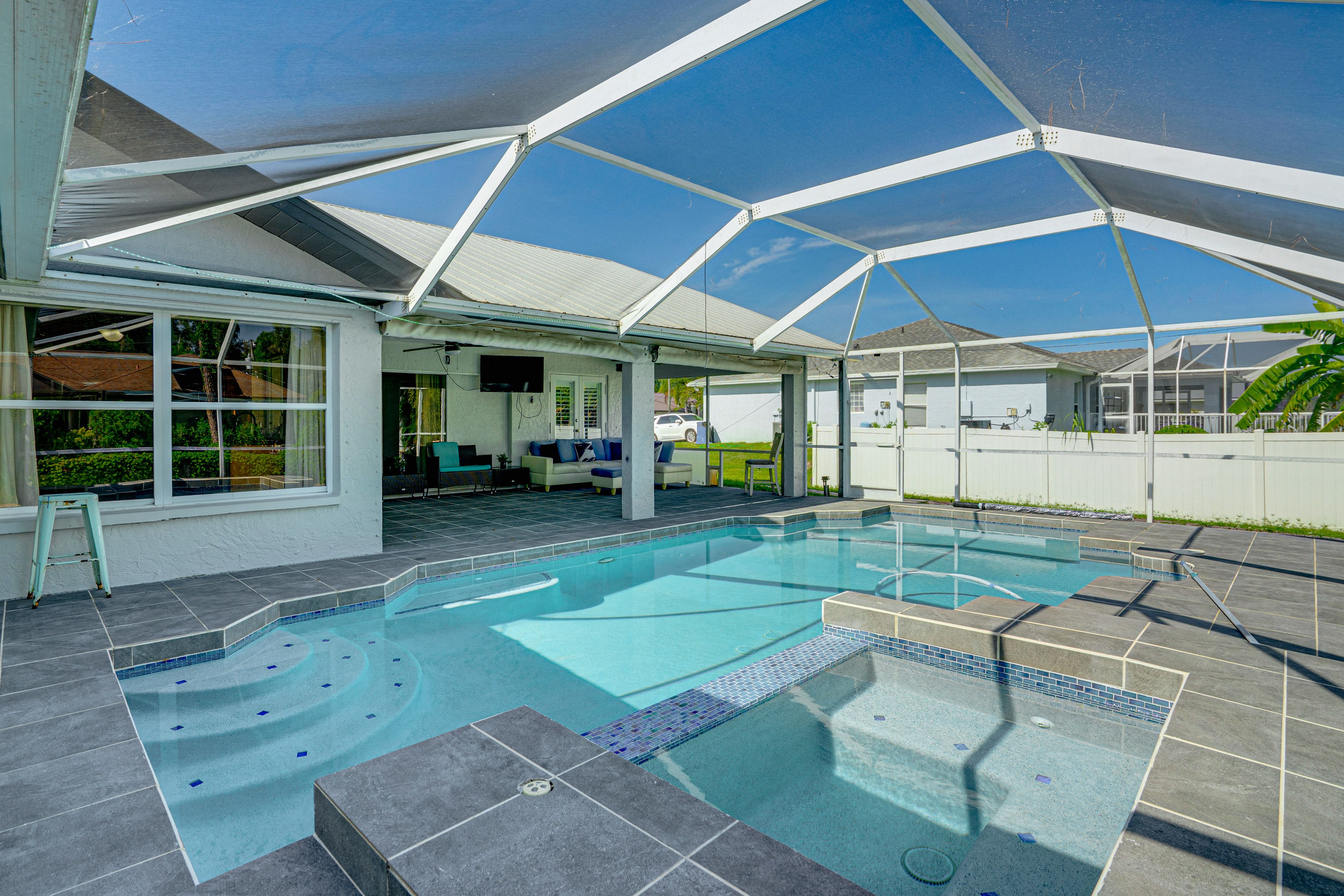 Fort Myers Vacation Rental | 4BR | 2BA | 2,212 Sq Ft | 1 Step to Enter