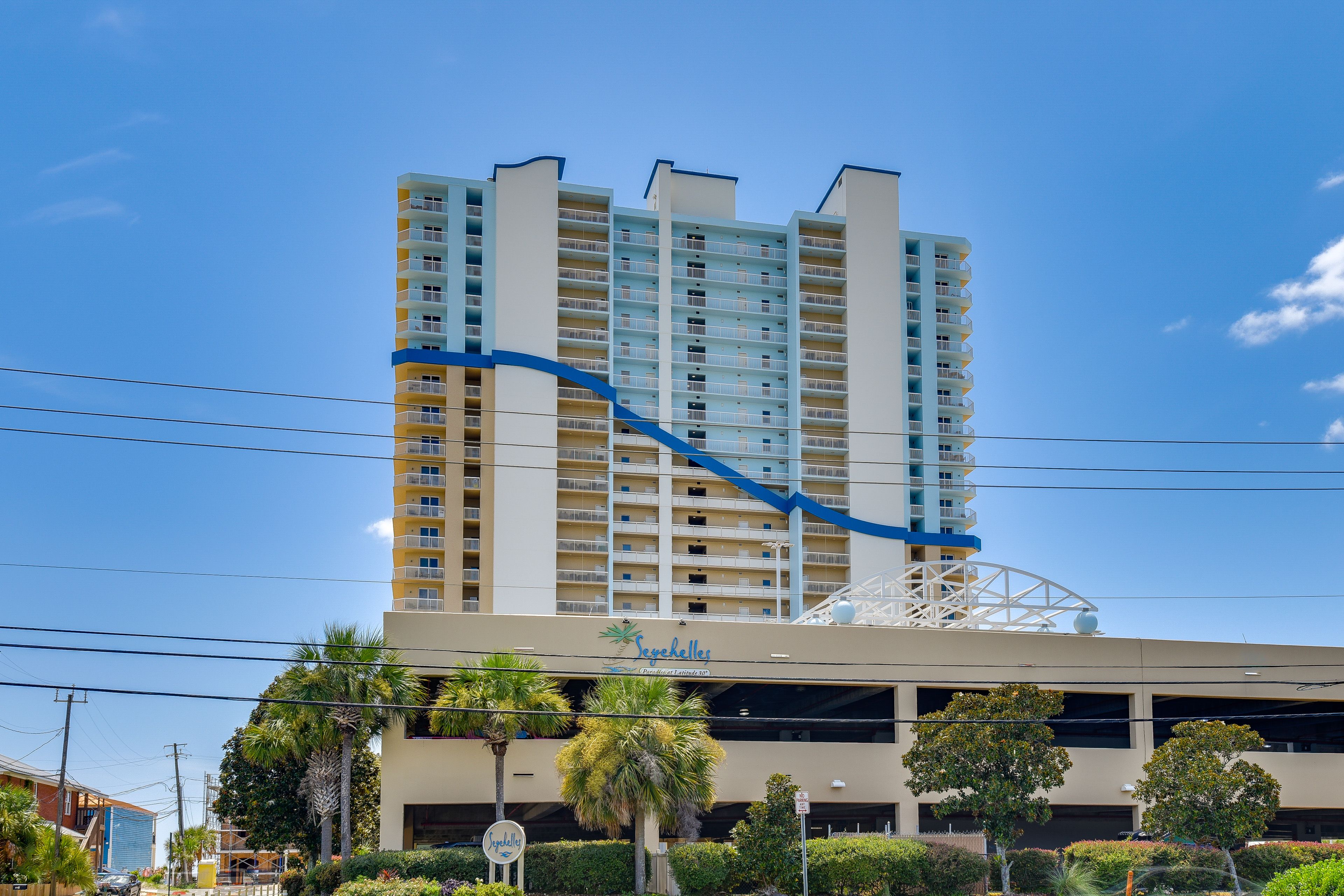 Community Parking Garage | 1 Vehicle