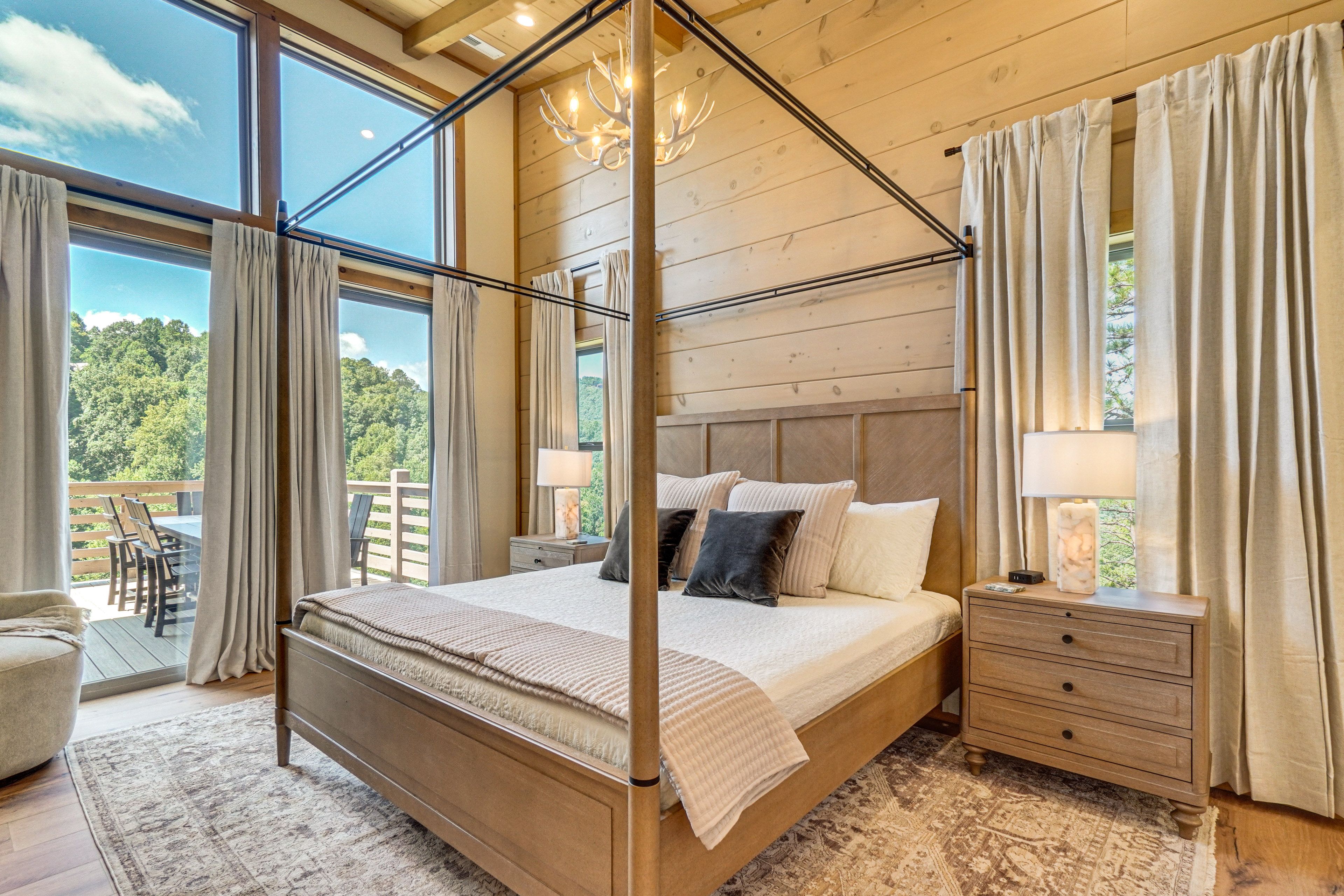 Bedroom 1 | King Bed
