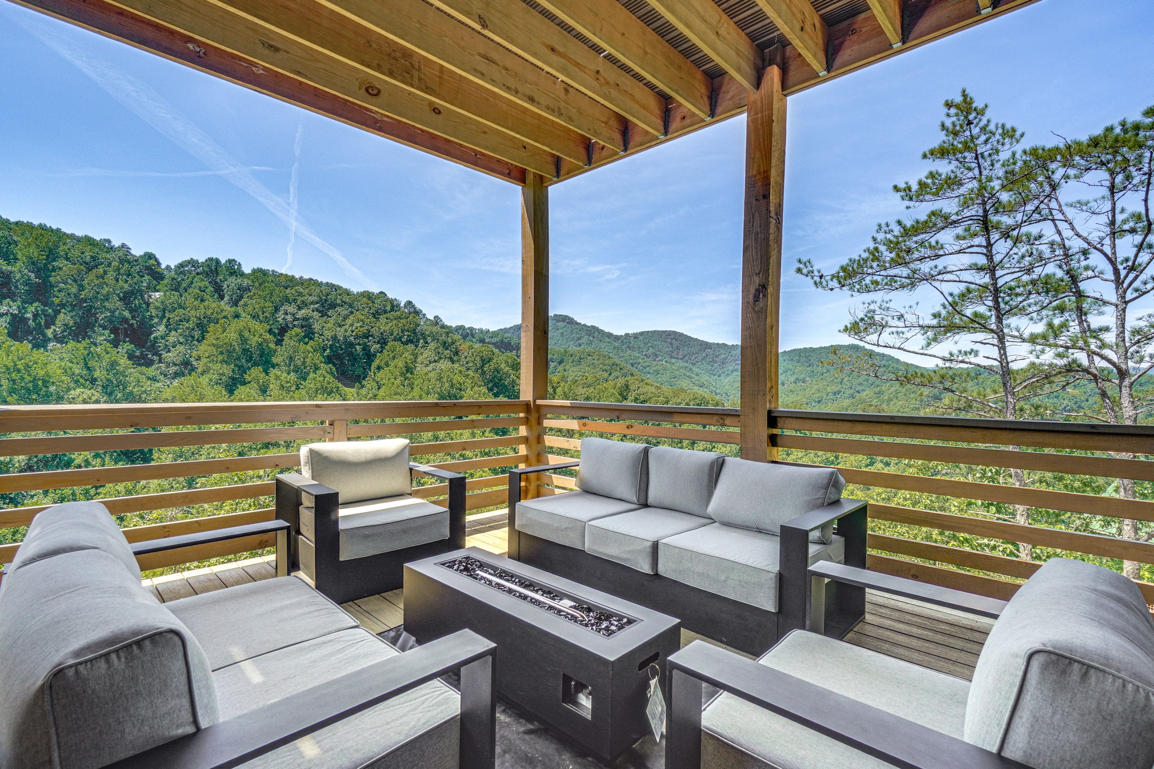 Sevierville Vacation Rental | 3BR | 3BA | 2,500 Sq Ft