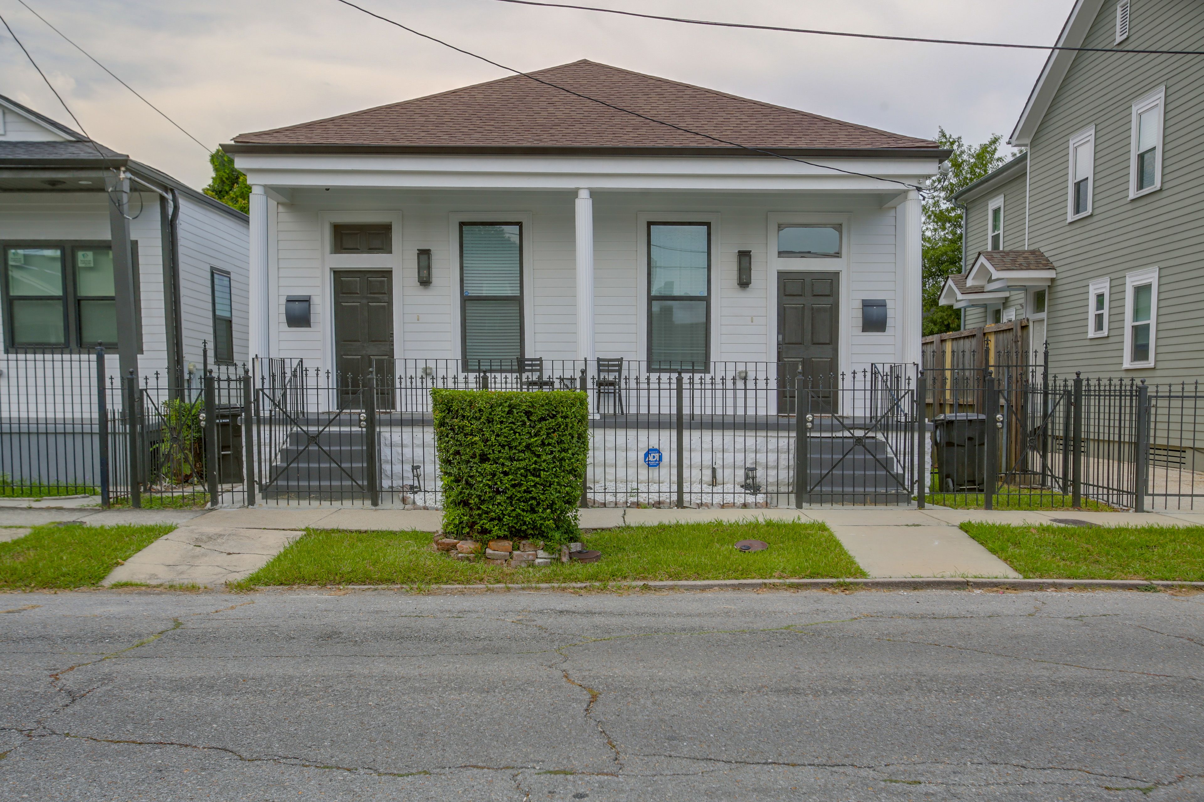 Property Exterior | Street Parking